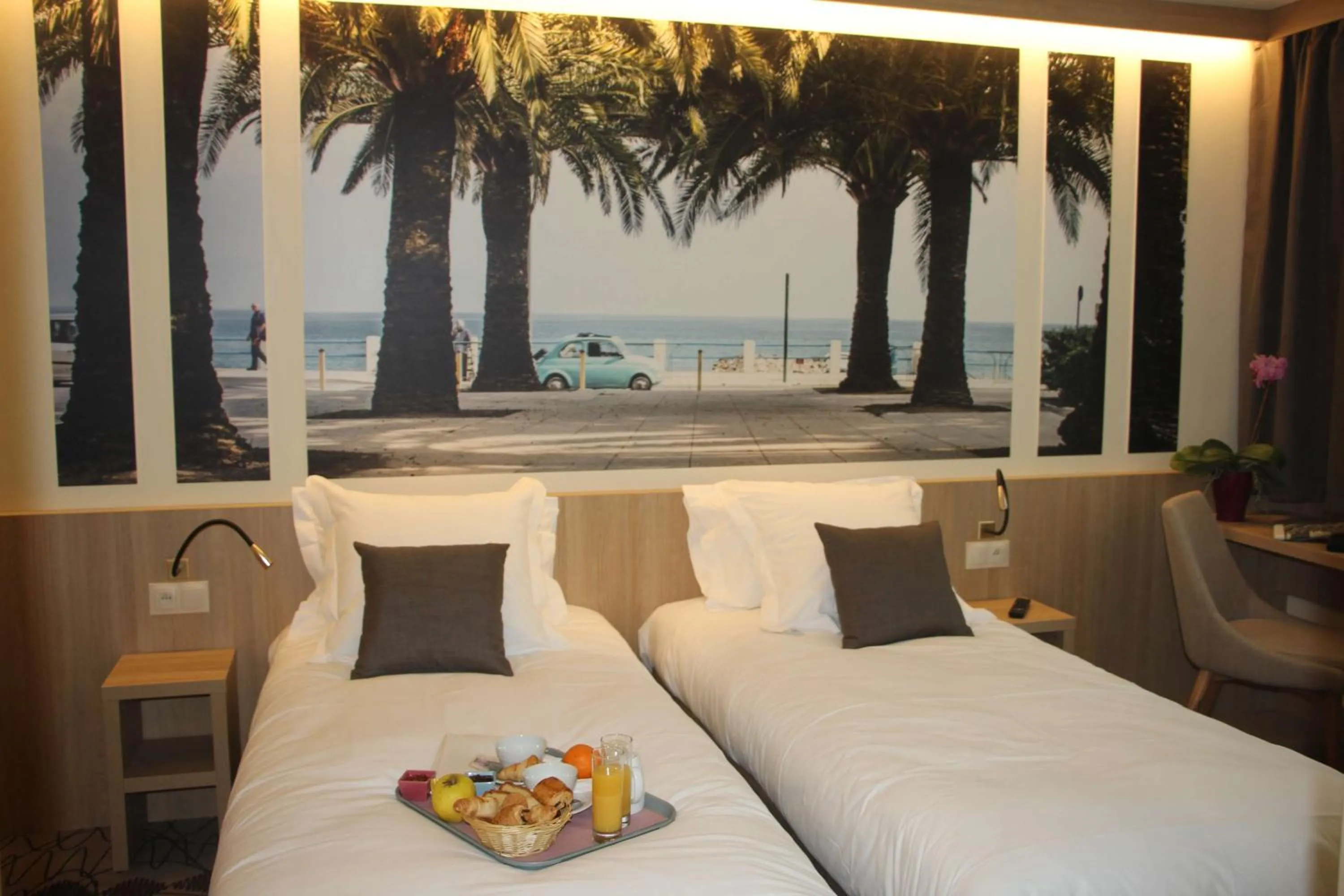 Bedroom, Bed in Brit Hotel Montargis