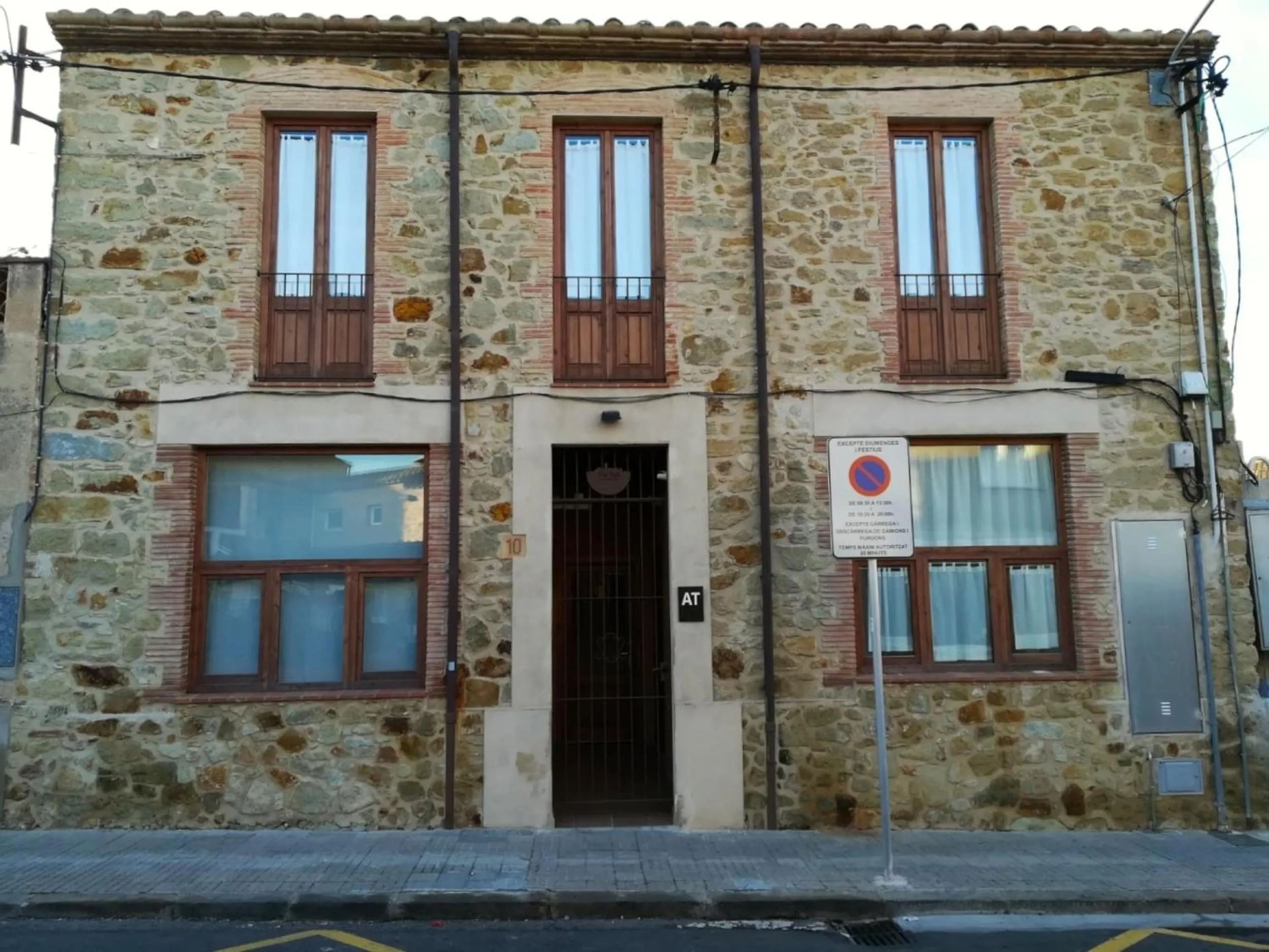 Facade/entrance in Petit Pals