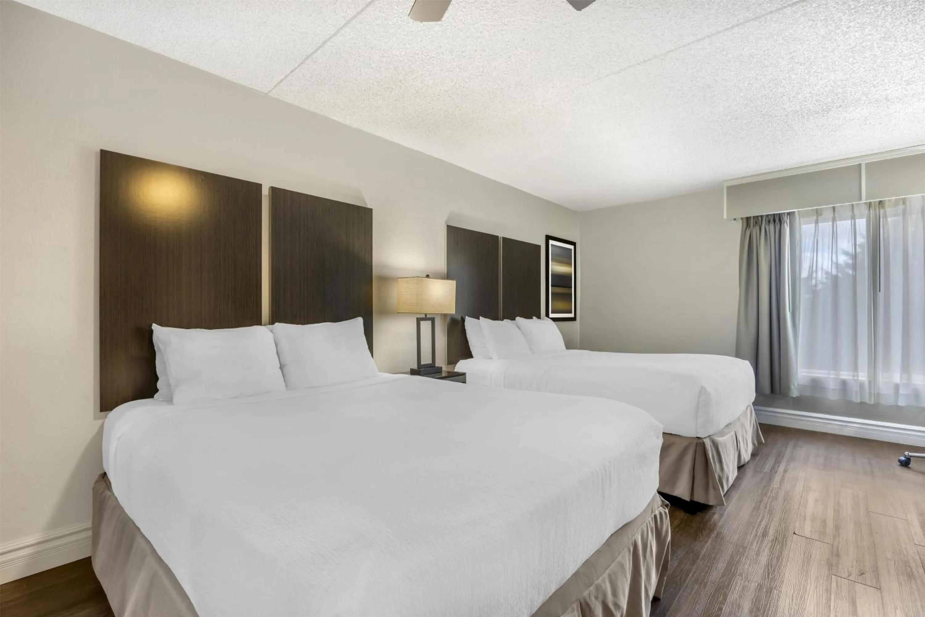 Bedroom, Bed in Best Western Pier Point Inn