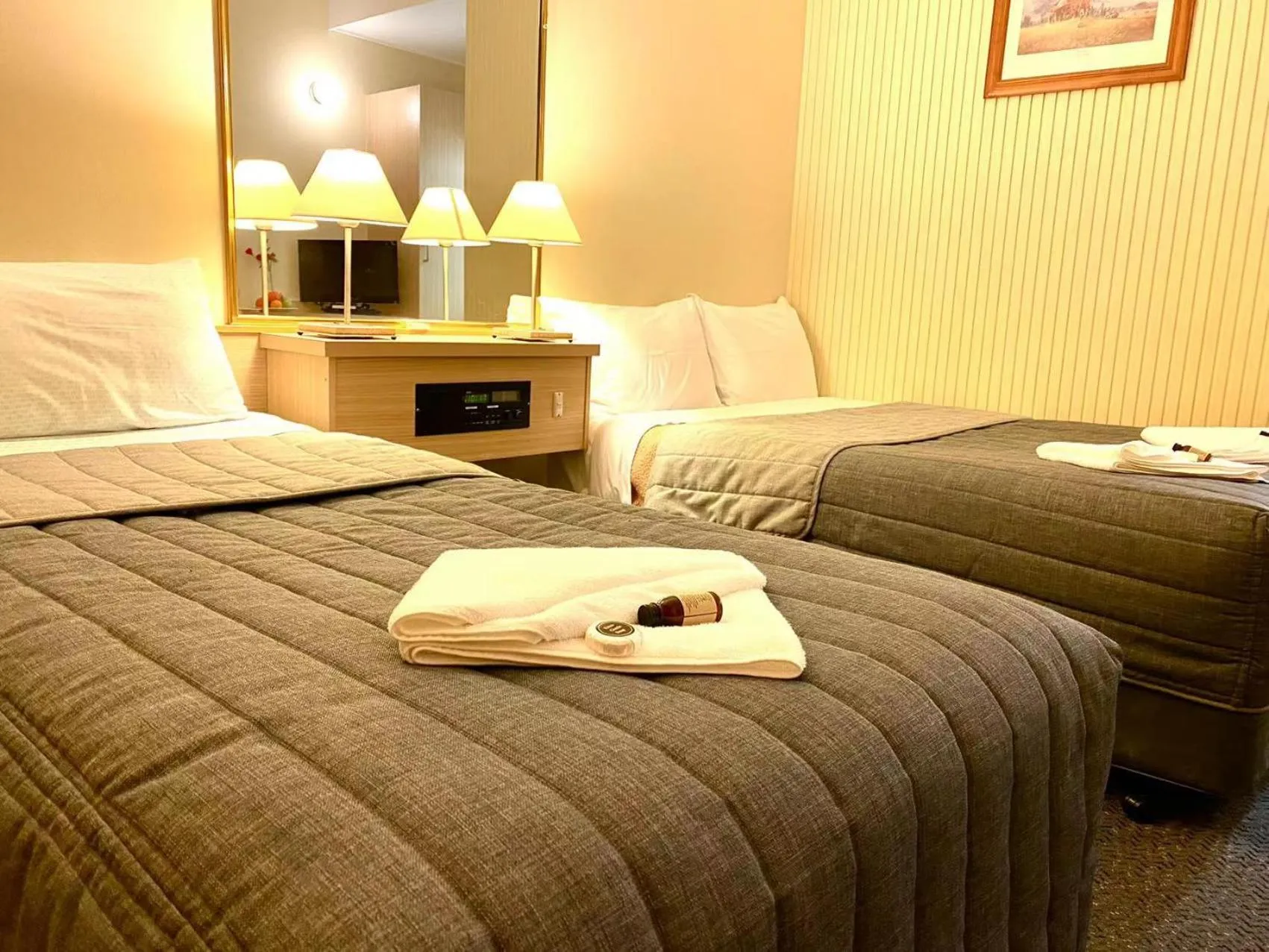 Photo of the whole room, Bed in Gateway Motor Inn