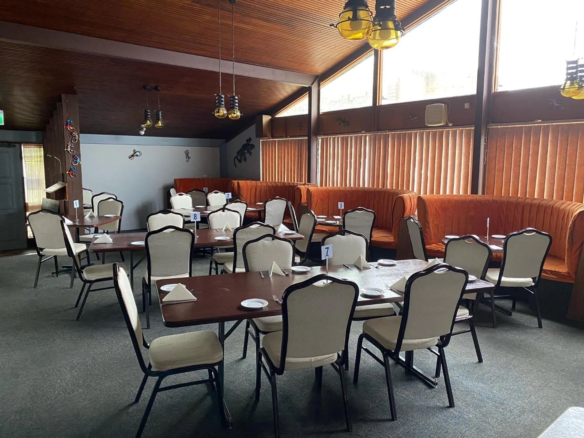 Restaurant/places to eat in Gateway Motor Inn