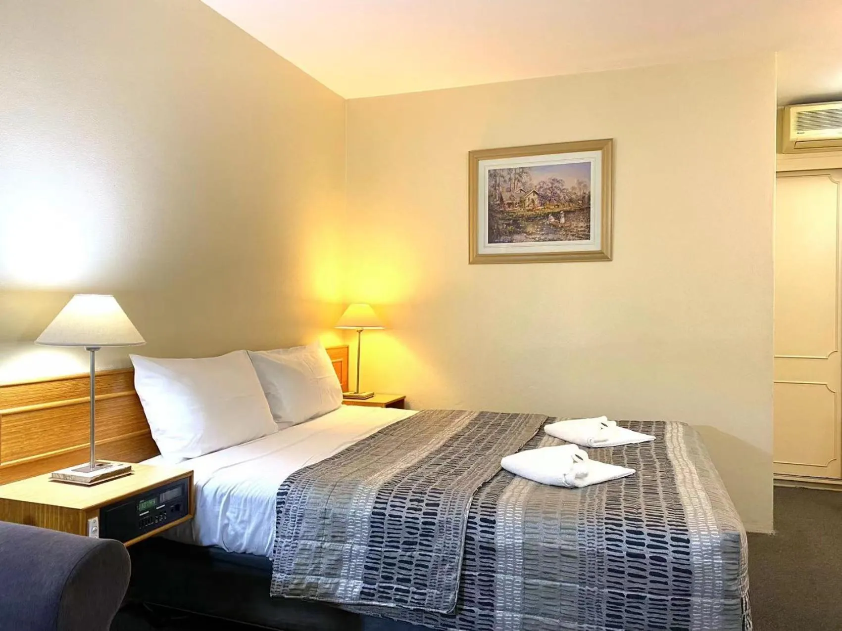 Bedroom, Bed in Gateway Motor Inn