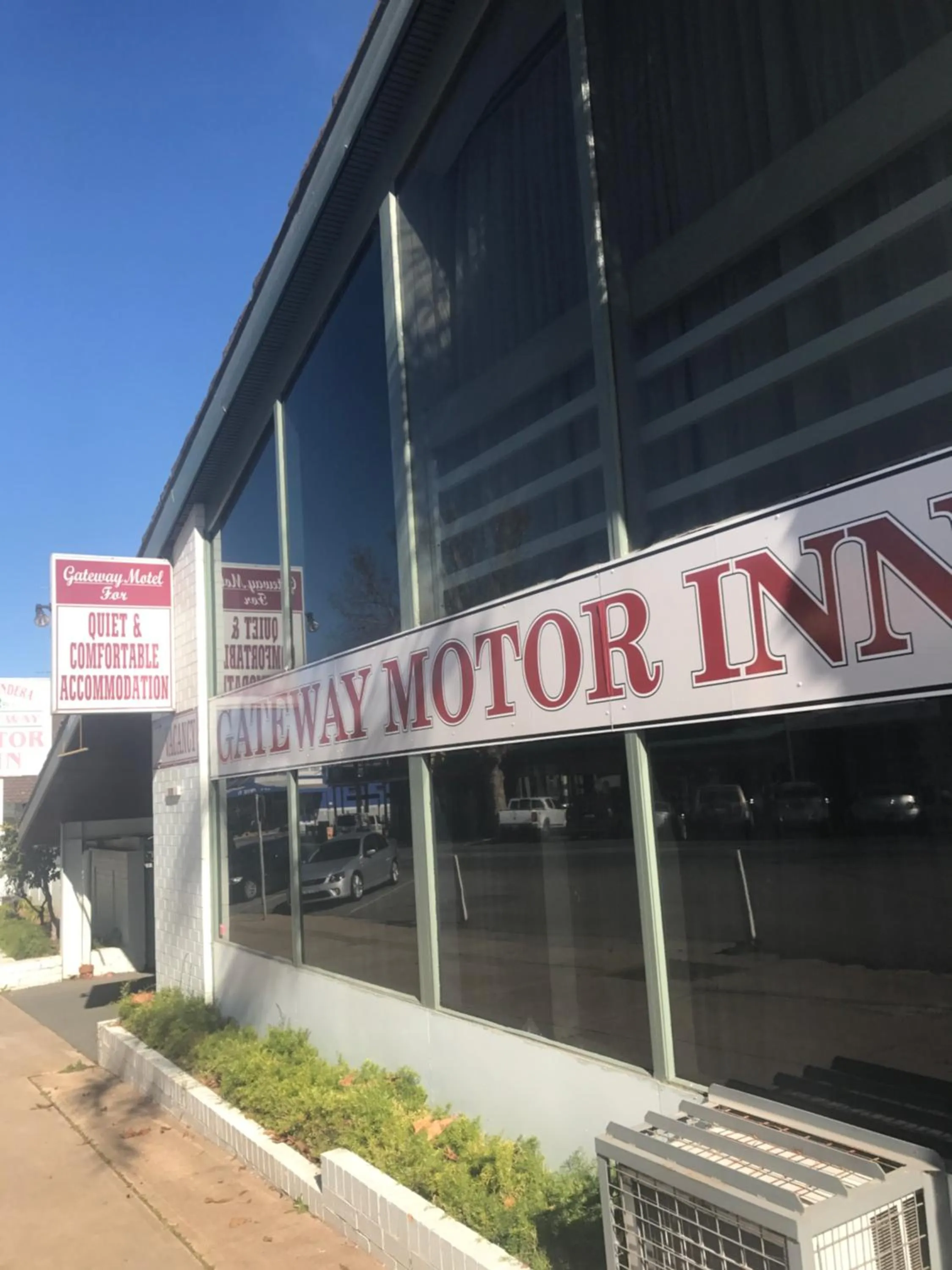 Property logo or sign in Gateway Motor Inn