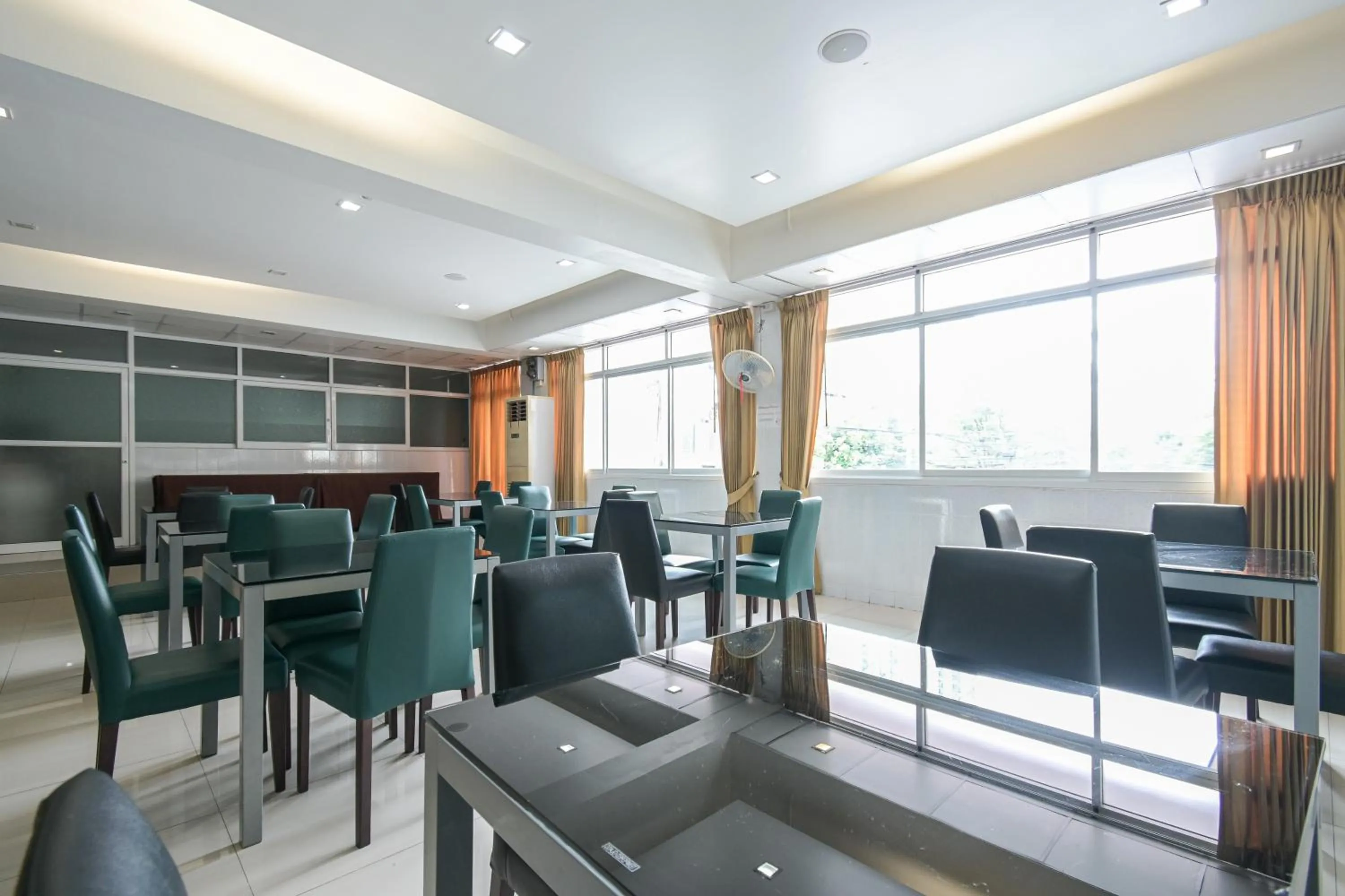 Dining area in AC Habitat Bangkok