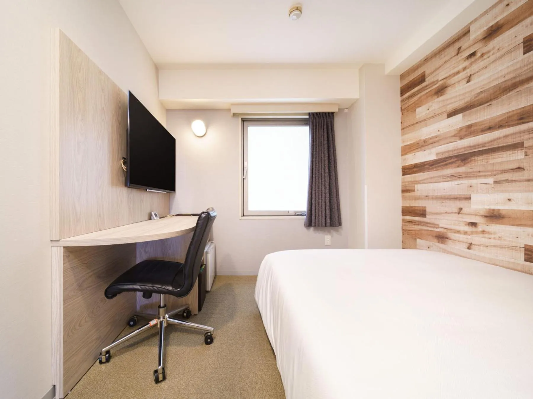 Photo of the whole room, Bed in Super Hotel Chiba Ekimae