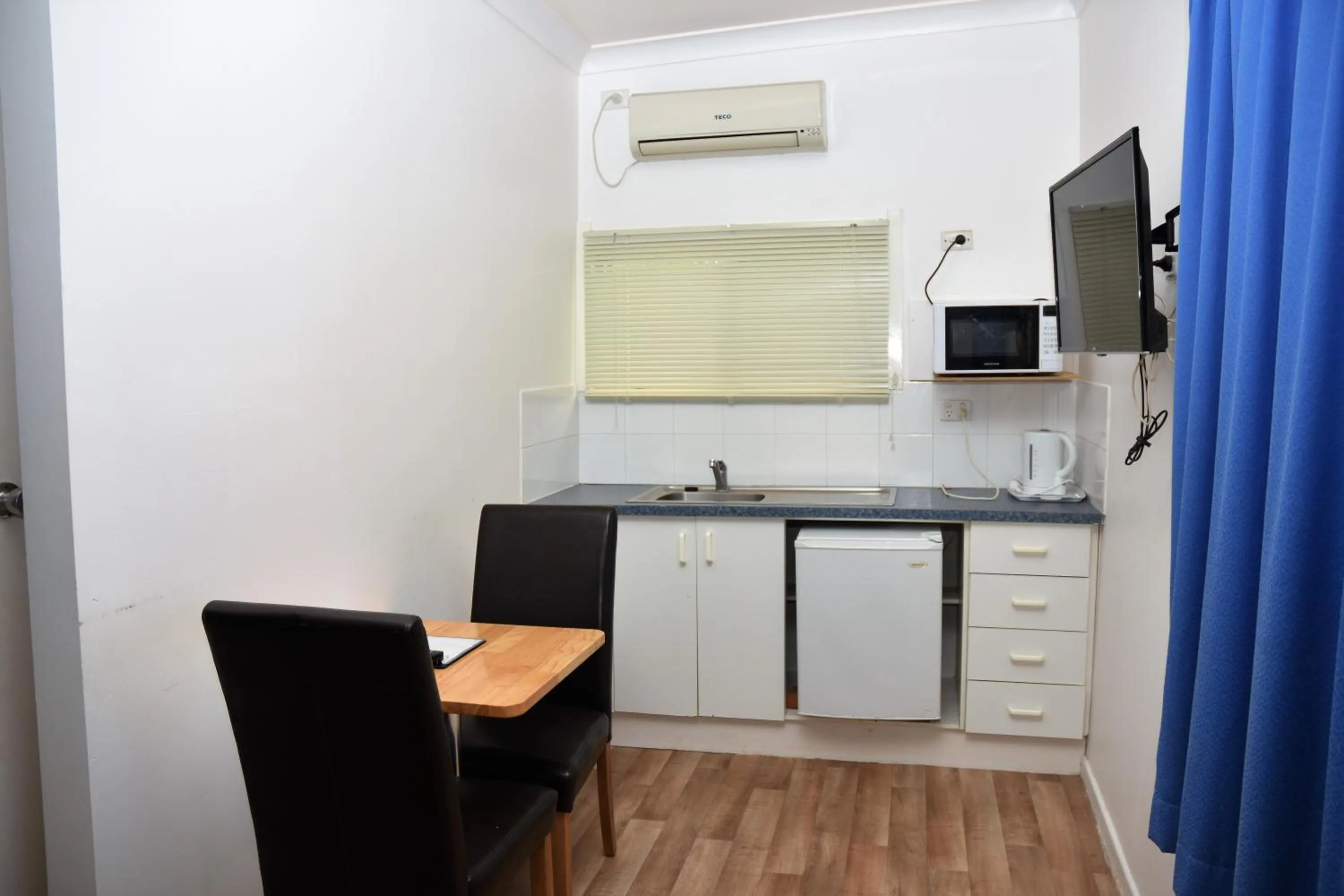 Photo of the whole room in Chinchilla Motel