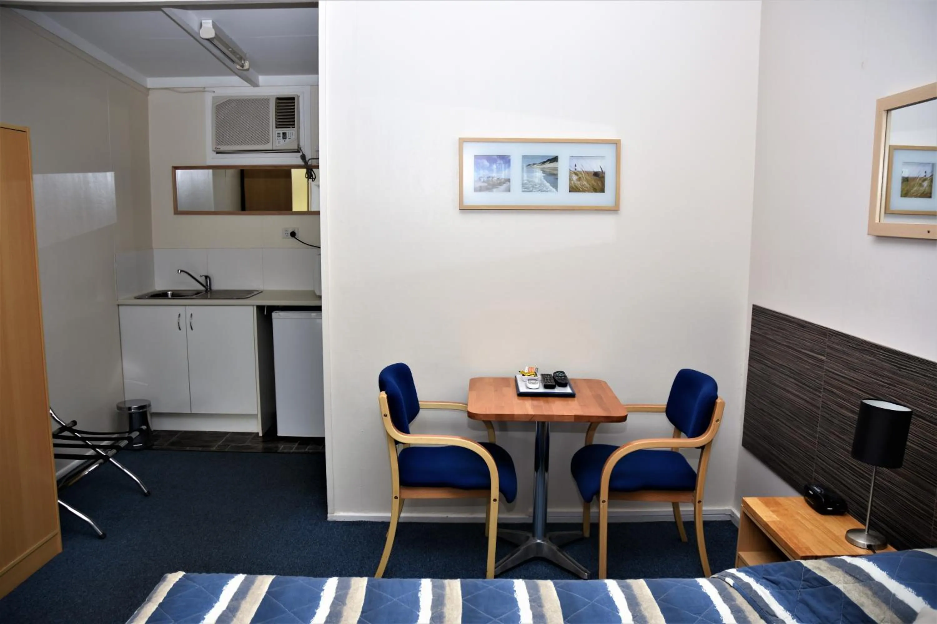 Photo of the whole room in Chinchilla Motel