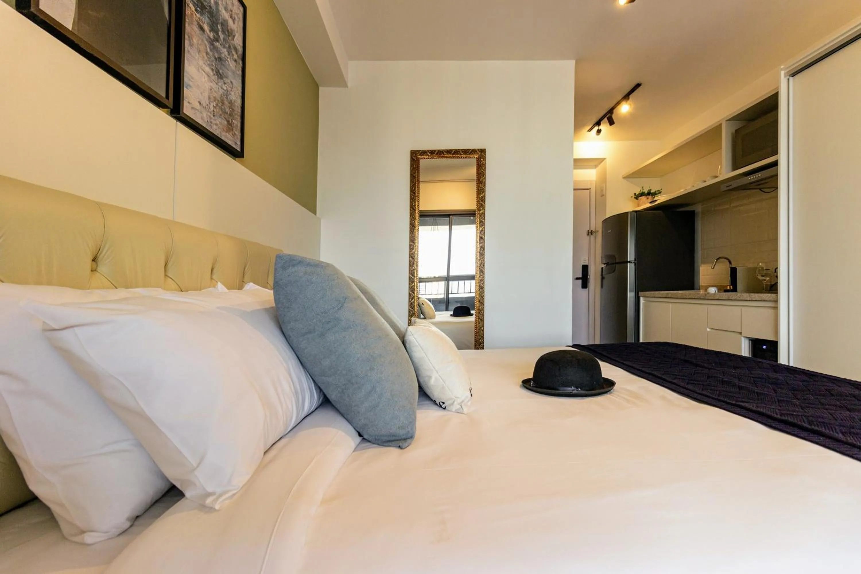 Bed in Charlie Lumiere Klabin