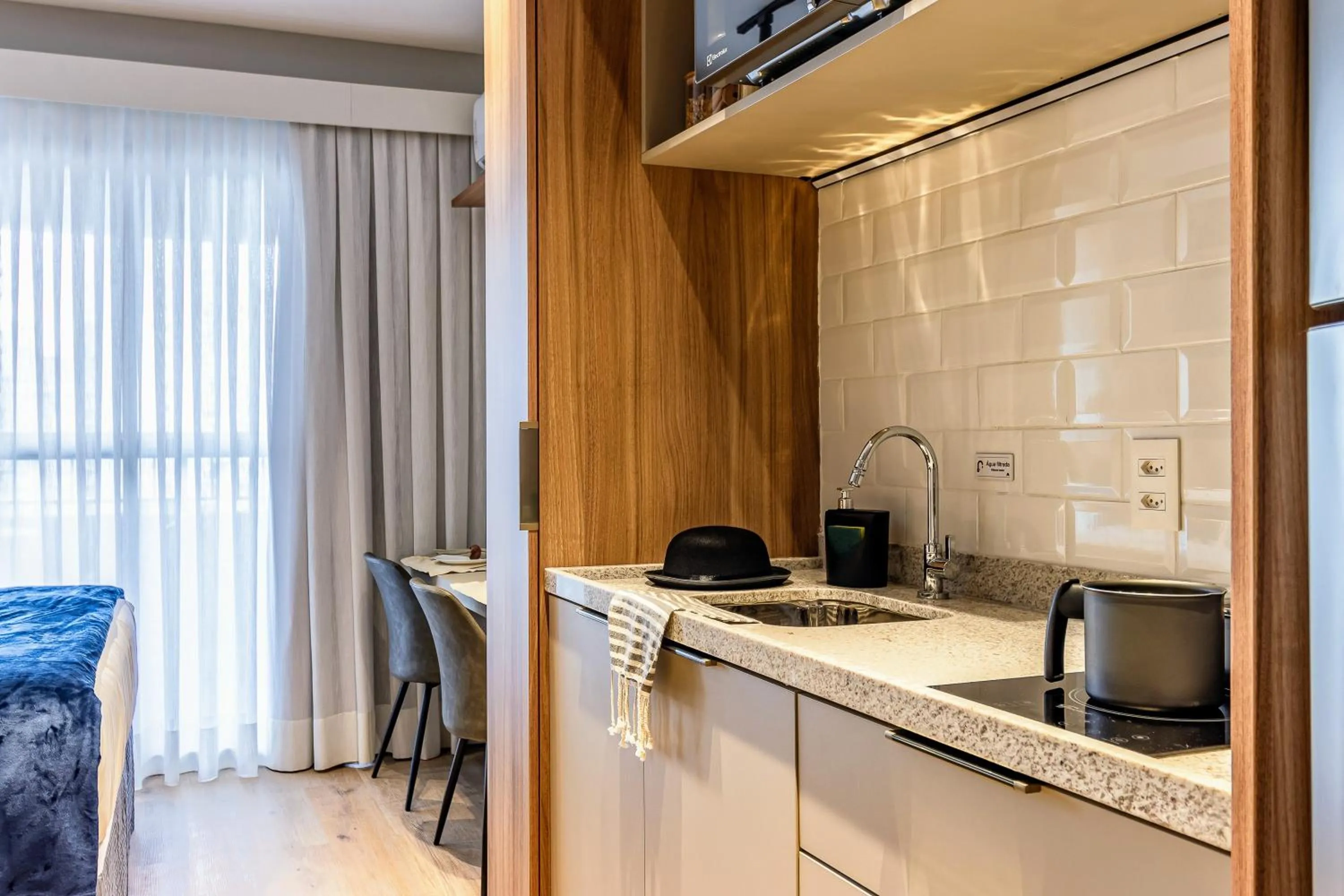 Bed in Charlie Lumiere Klabin