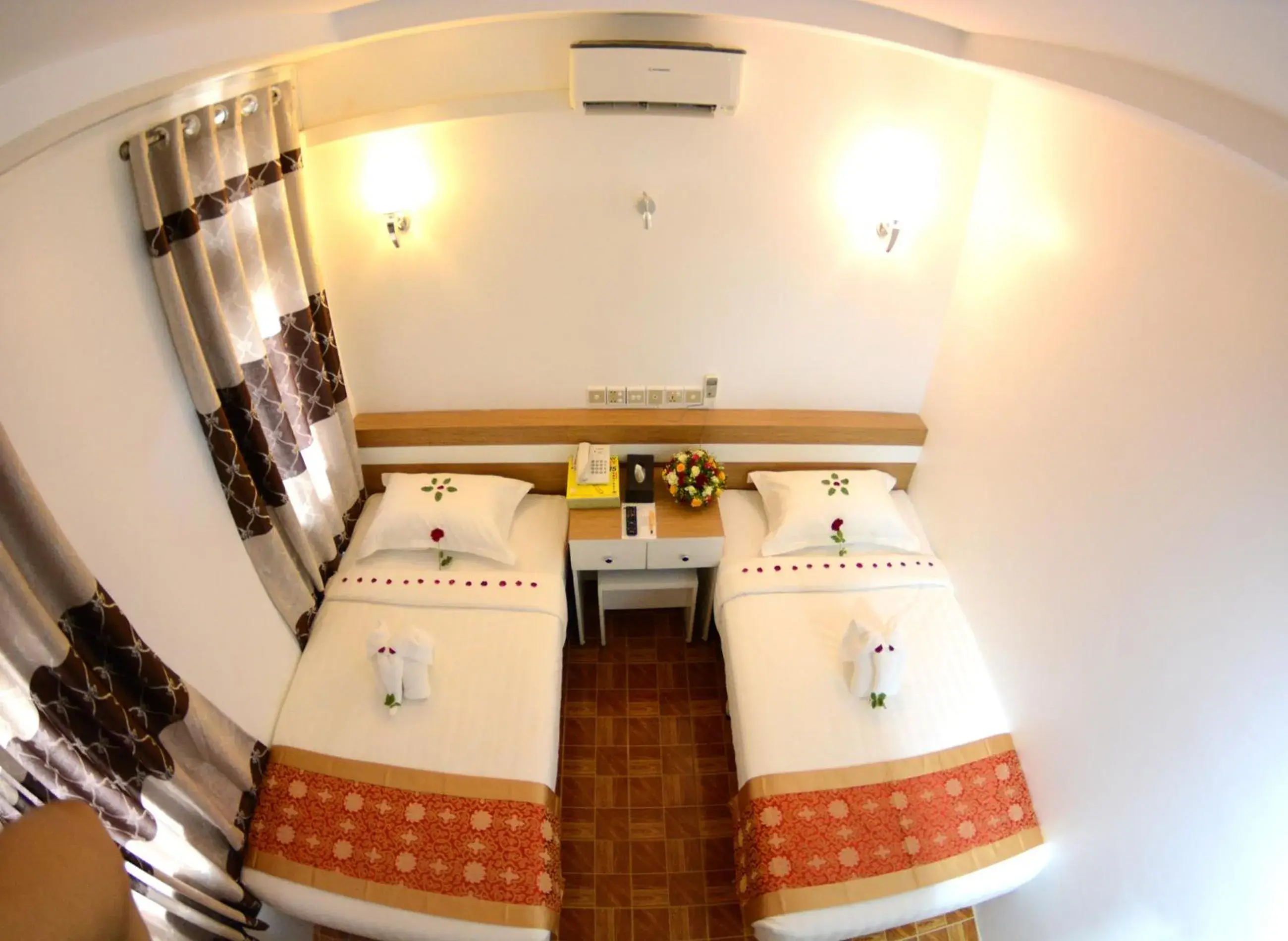 Budget Double Room in Kaung Myint Hotel Budget Double Room in Kaung Myint Hotel