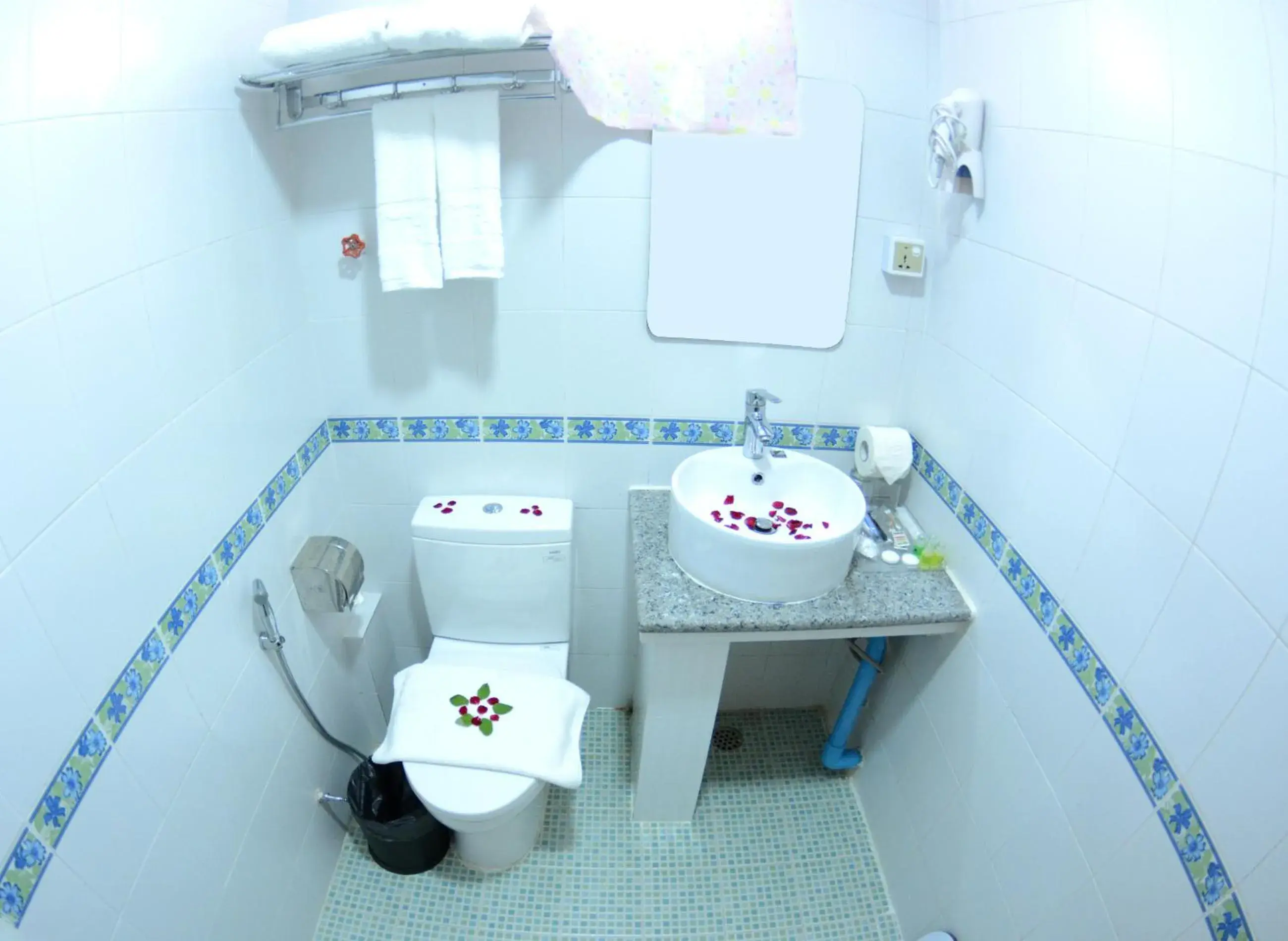 Budget Double Room in Kaung Myint Hotel Budget Double Room in Kaung Myint Hotel