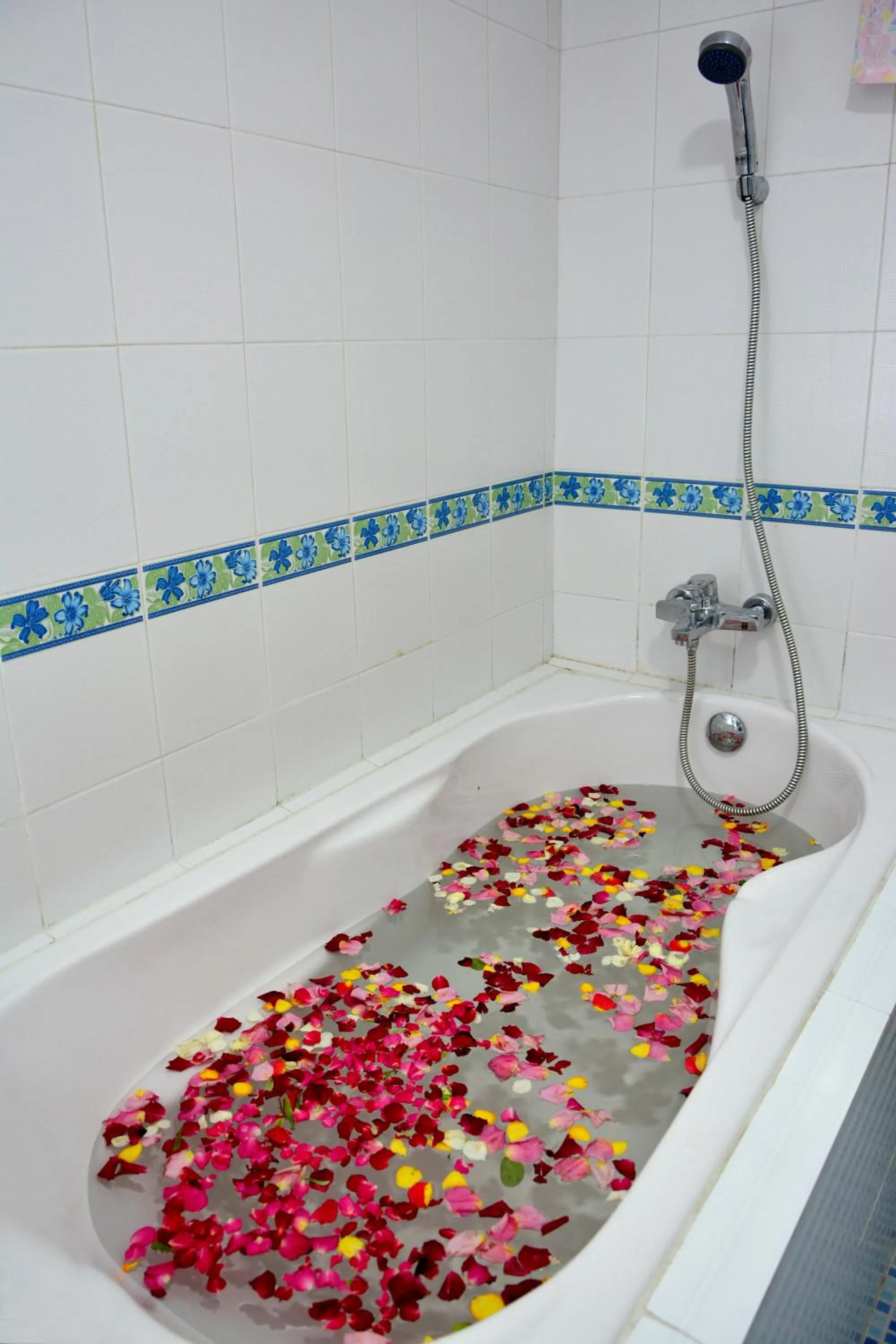 Bathroom in Kaung Myint Hotel