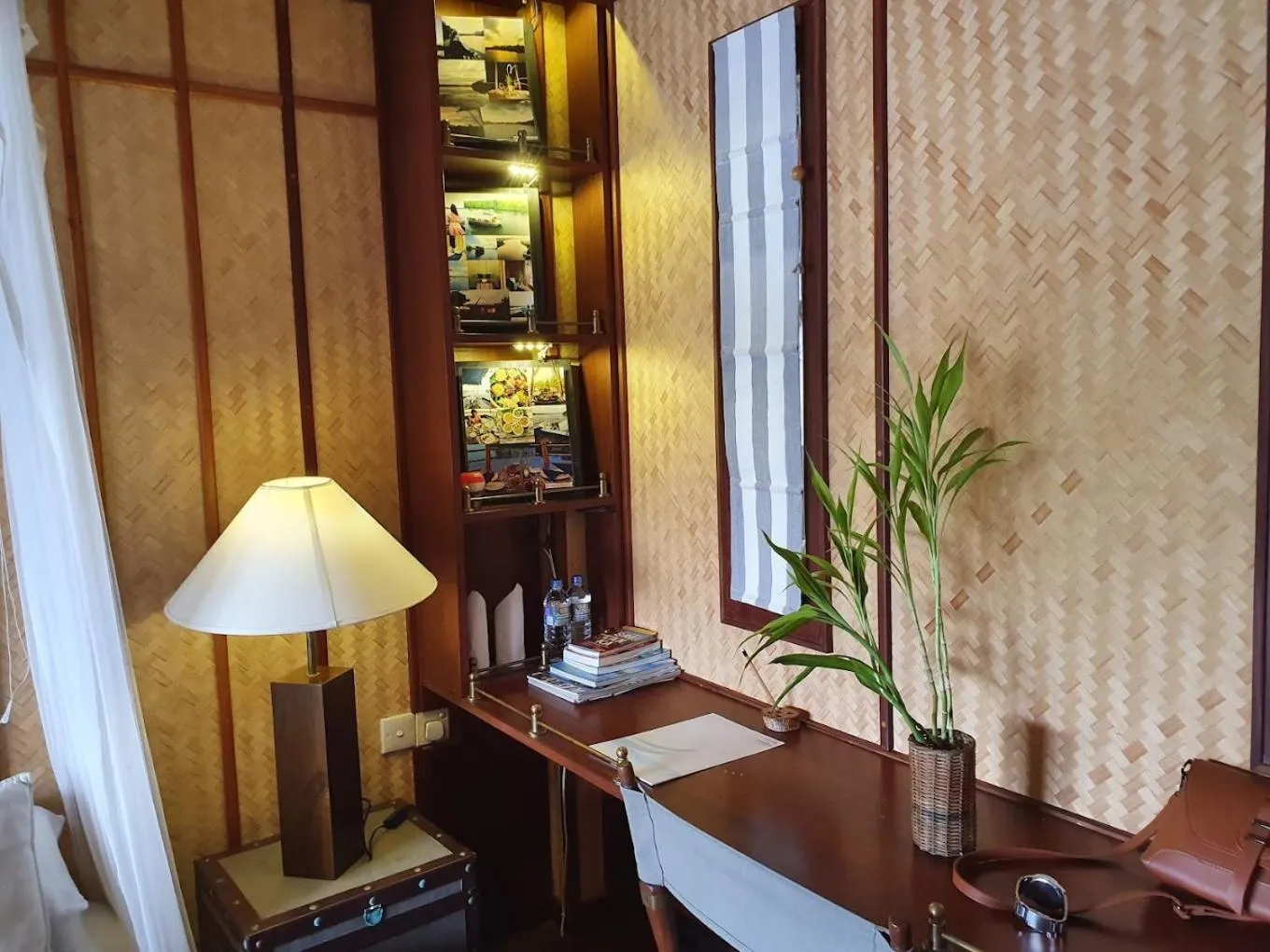 Seating area in Yathra Houseboat
