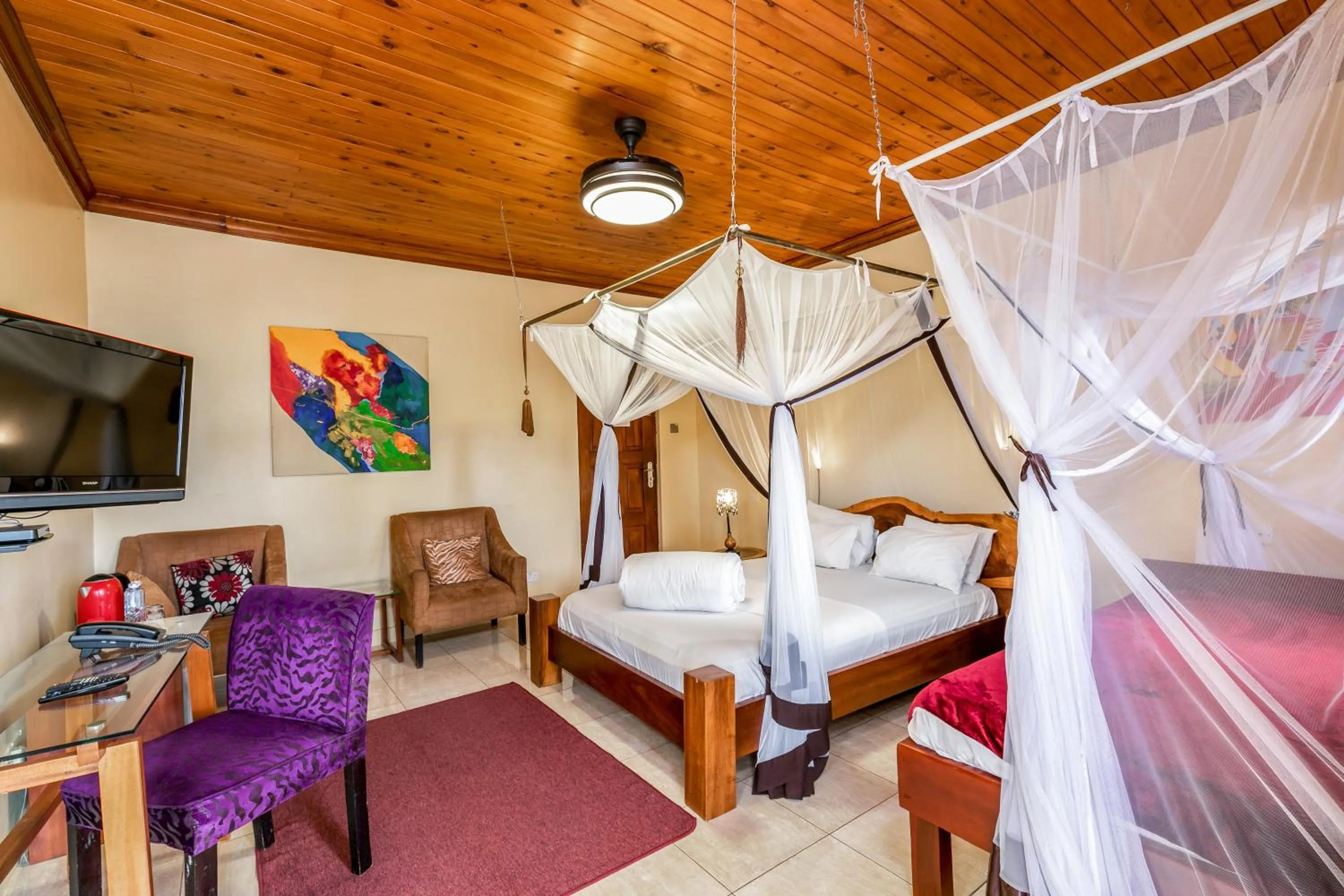 Bed in 2 Friends Beach Hotel