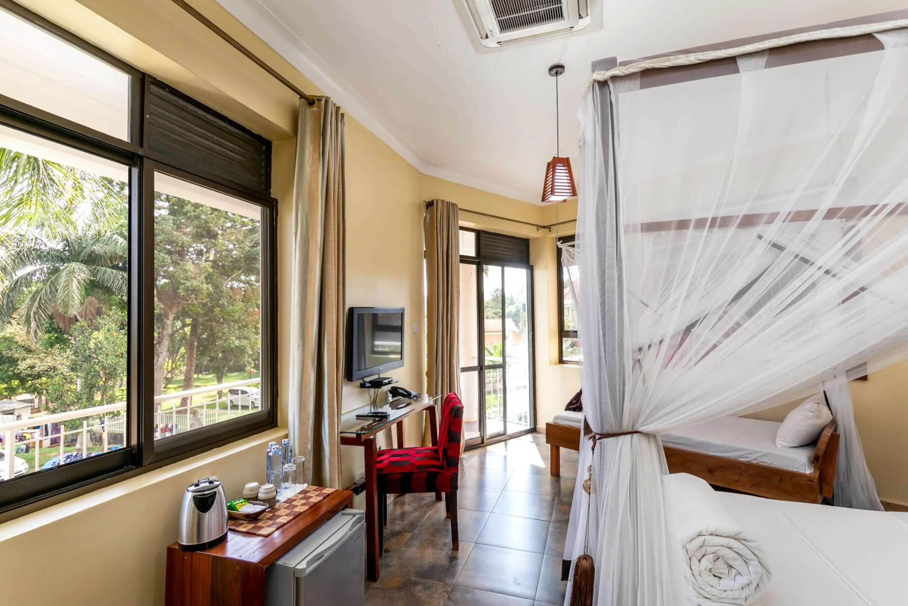 Bed in 2 Friends Beach Hotel