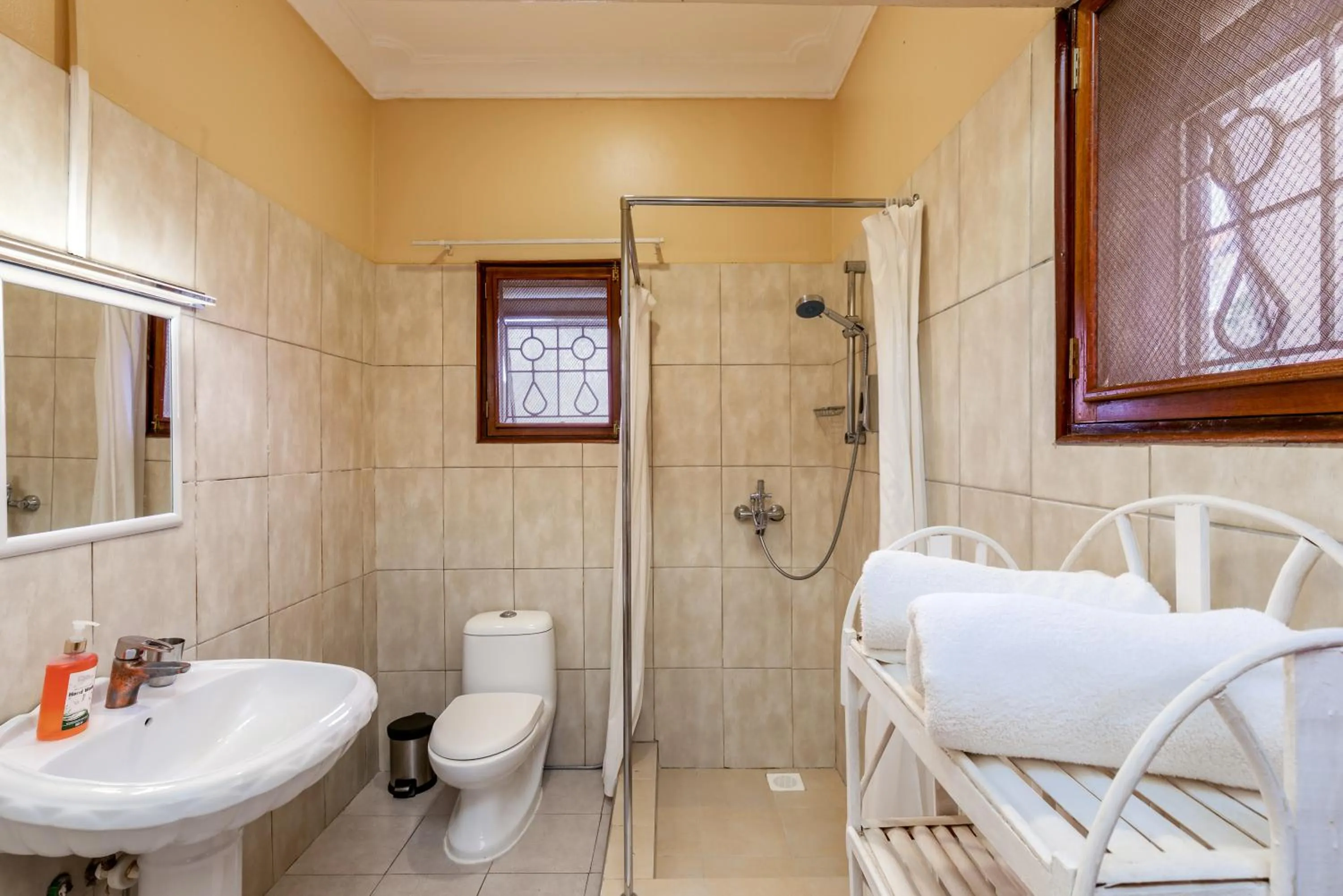 Shower in 2 Friends Beach Hotel