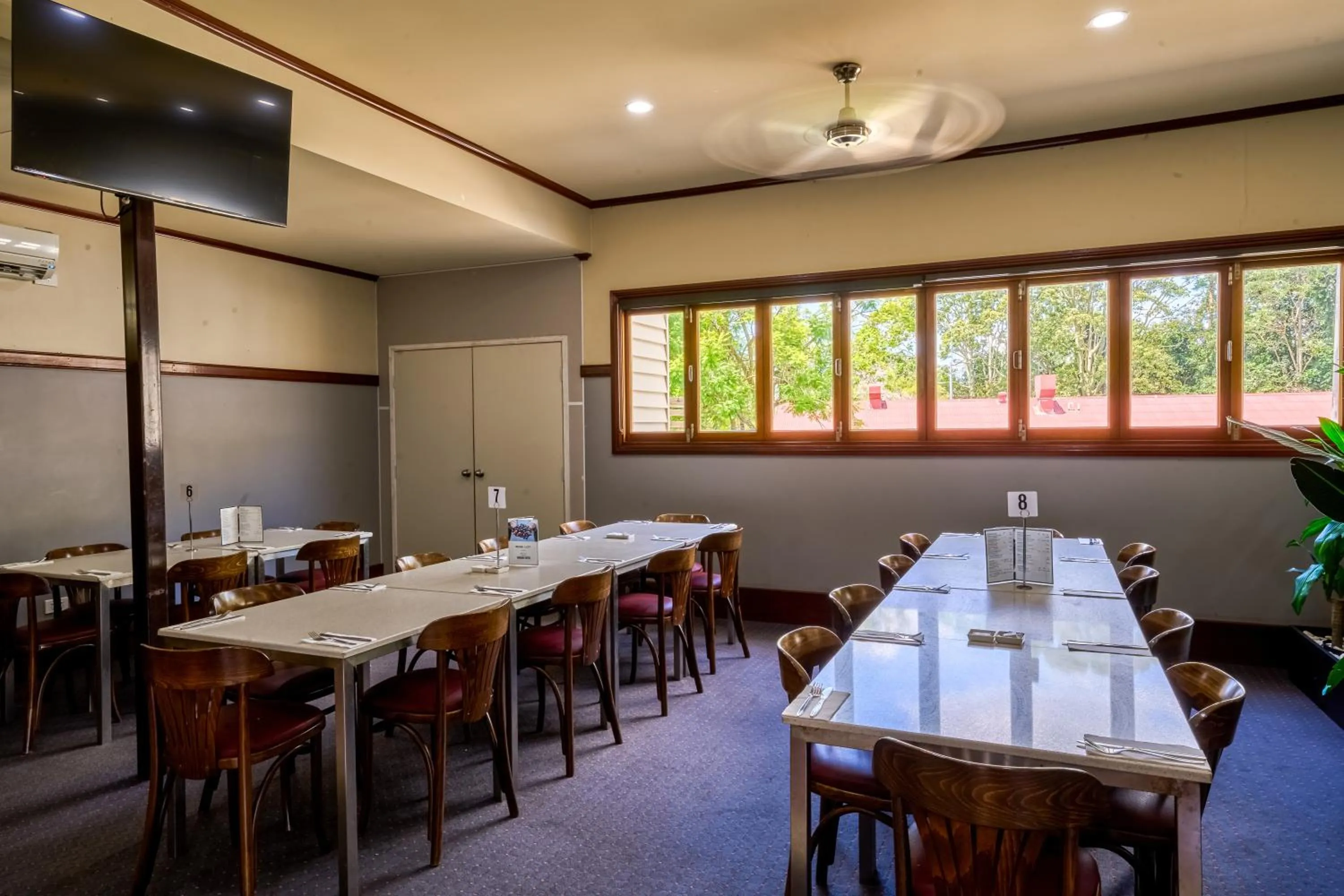 Restaurant/places to eat in Yandina Hotel