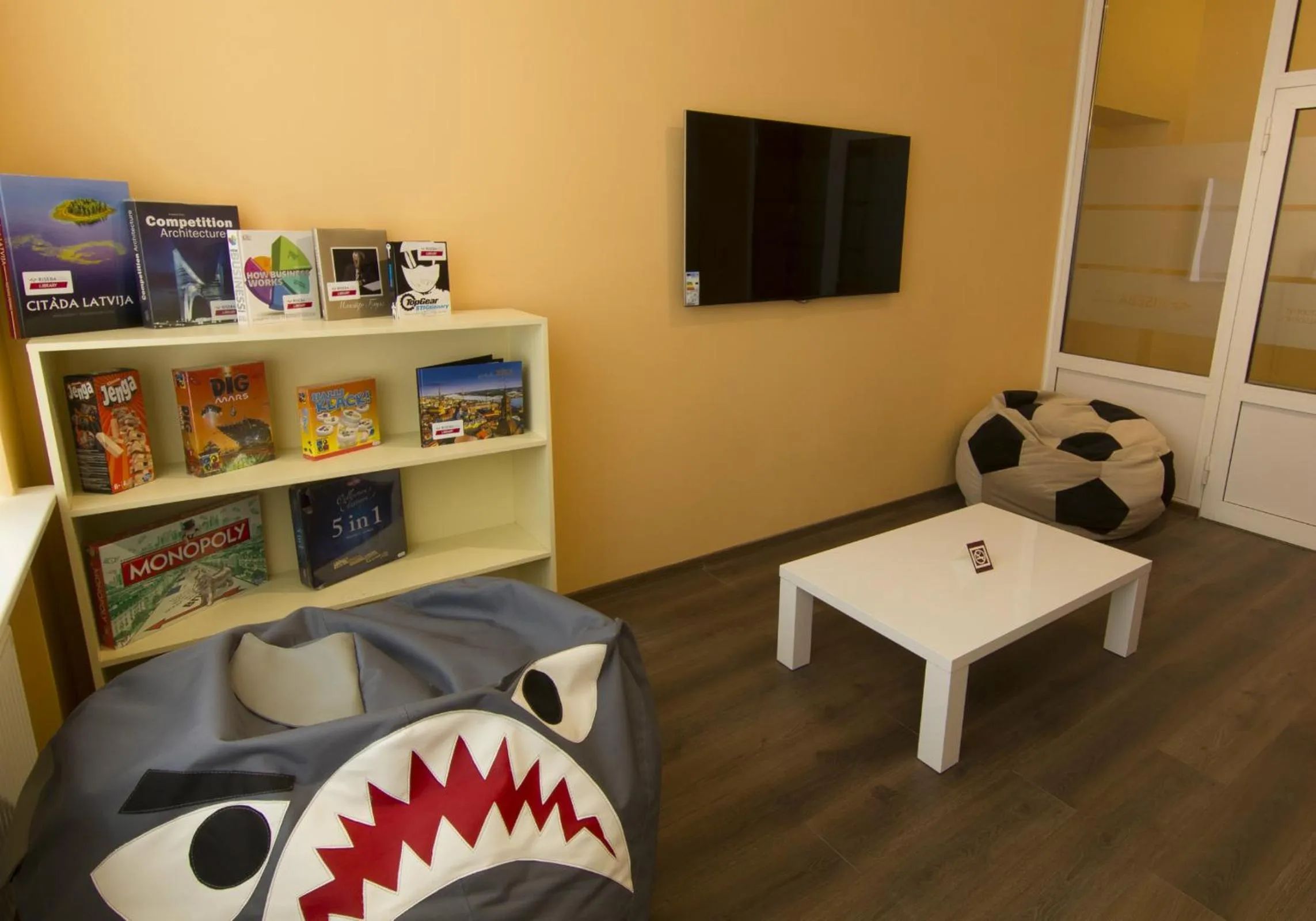 Communal lounge/ TV room in Valdemara Residence