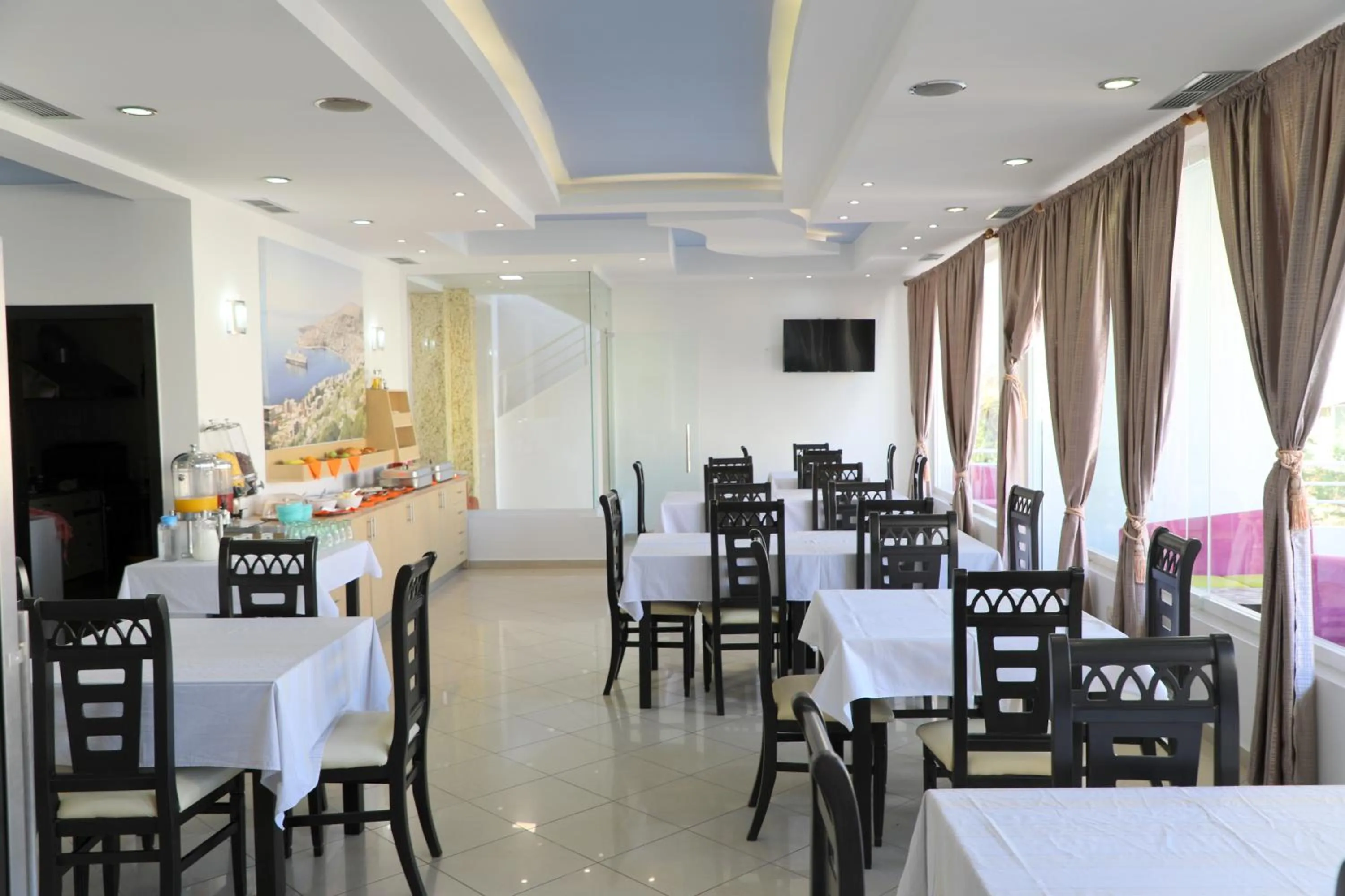 Restaurant/places to eat in Oskar Hotel