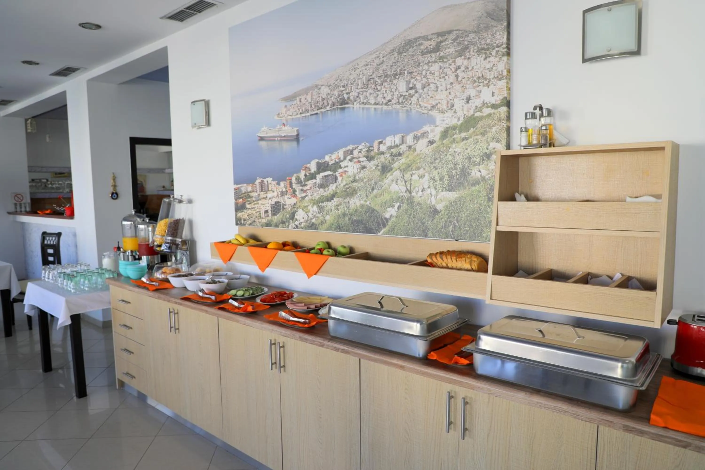 Kitchen or kitchenette in Oskar Hotel