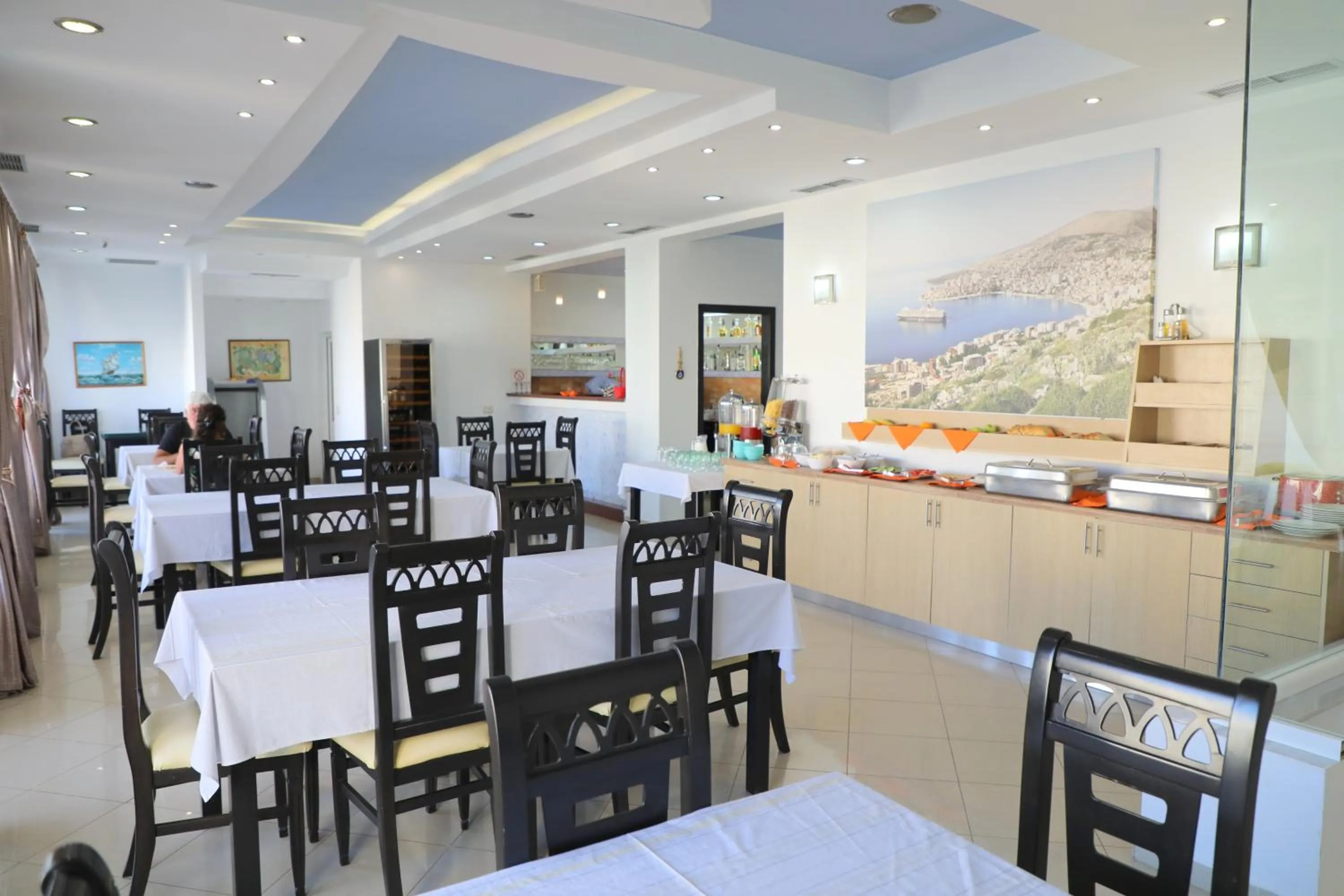 Restaurant/places to eat in Oskar Hotel