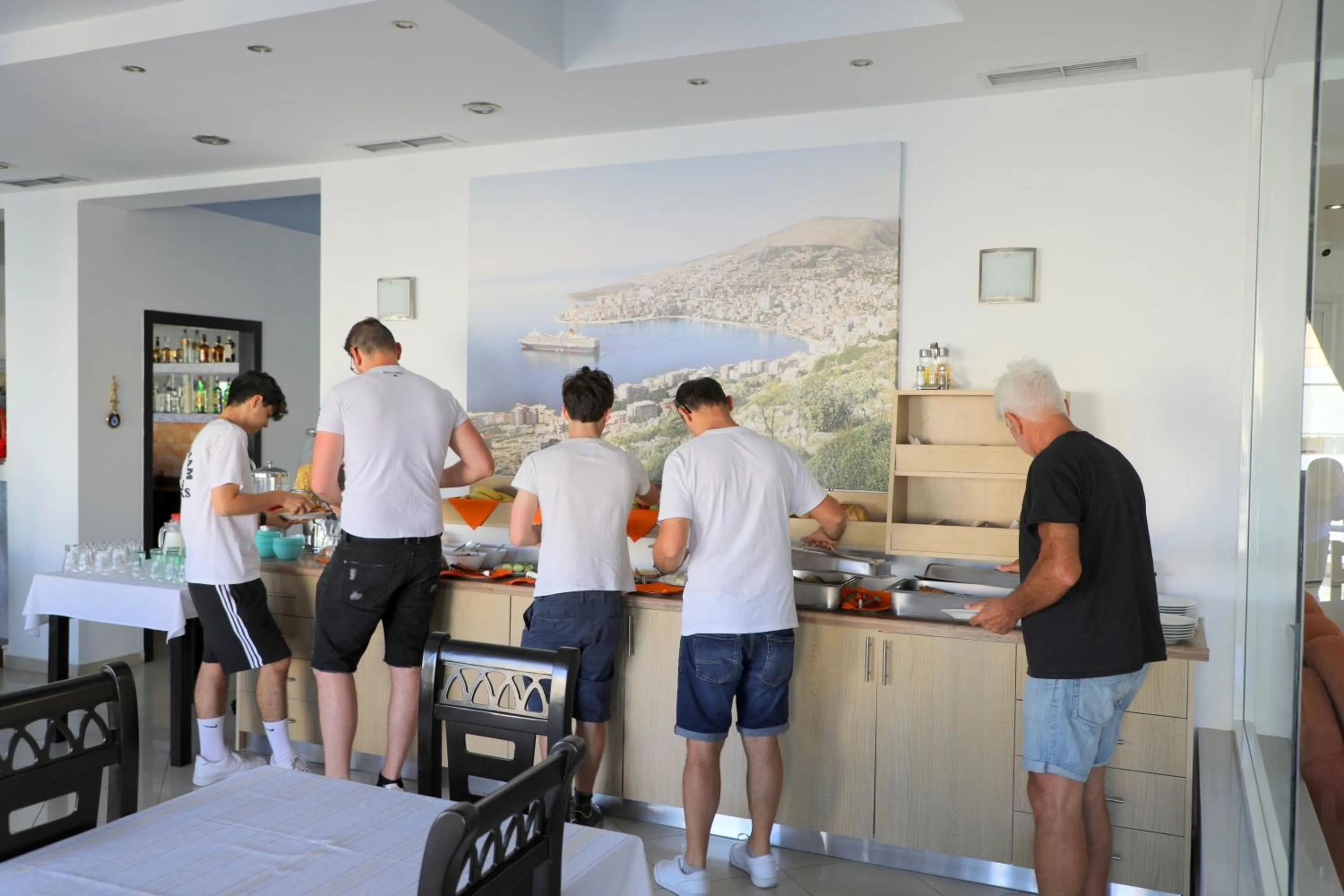 Restaurant/places to eat in Oskar Hotel