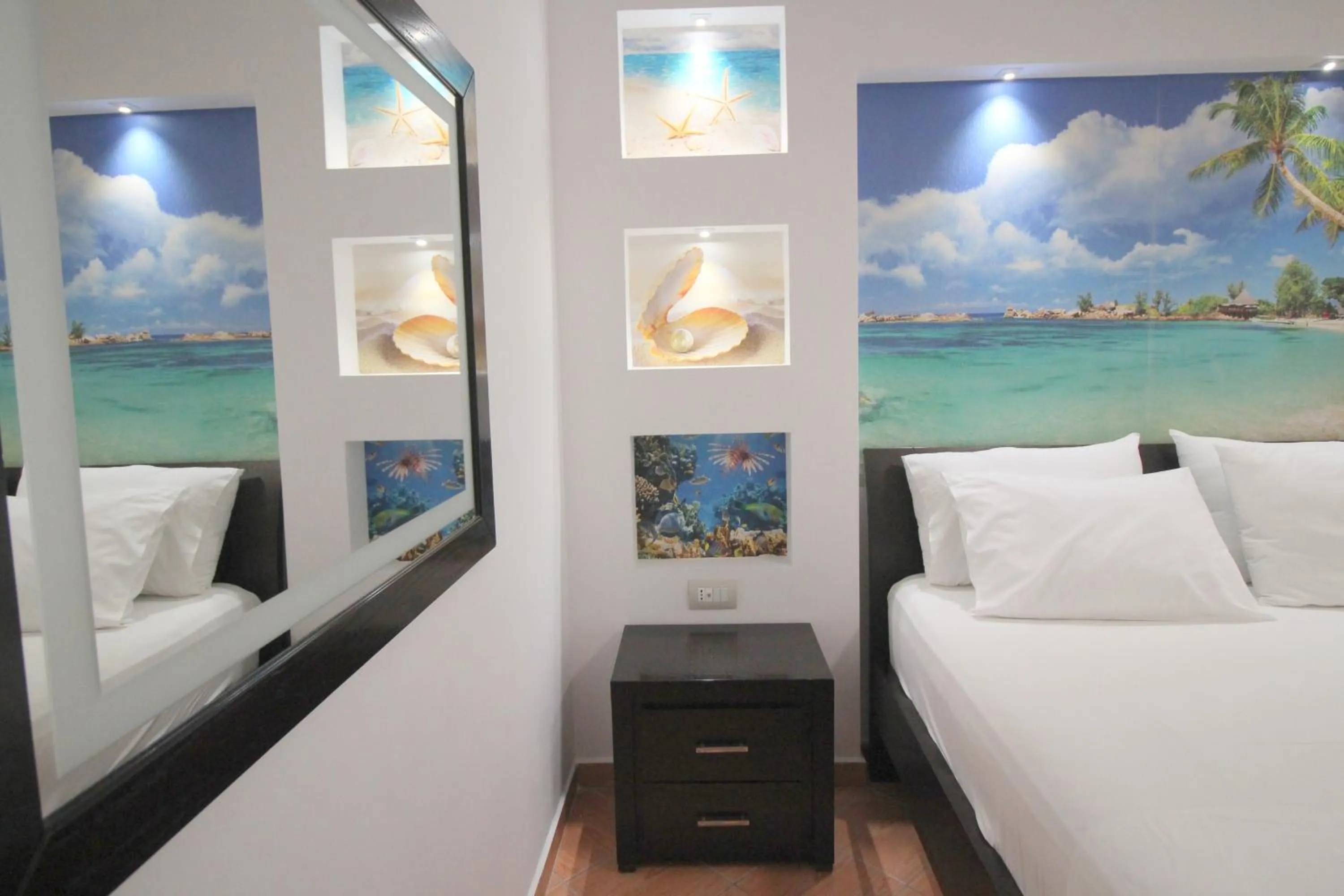 Property building, Bed in Oskar Hotel