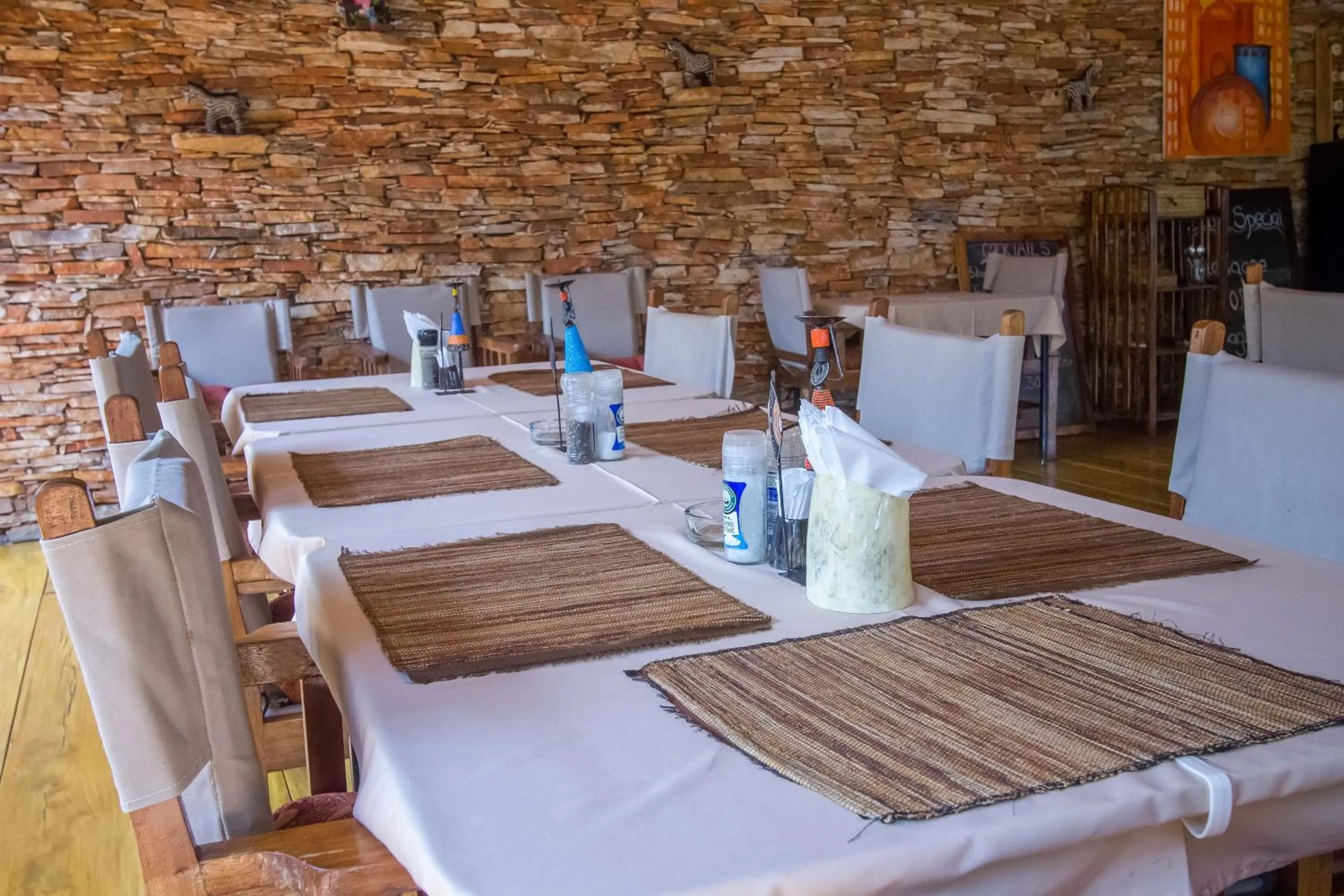 Restaurant/places to eat in 2 Friends Guest House