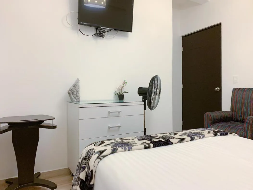 TV and multimedia, Bed in Hotel Condesa 185