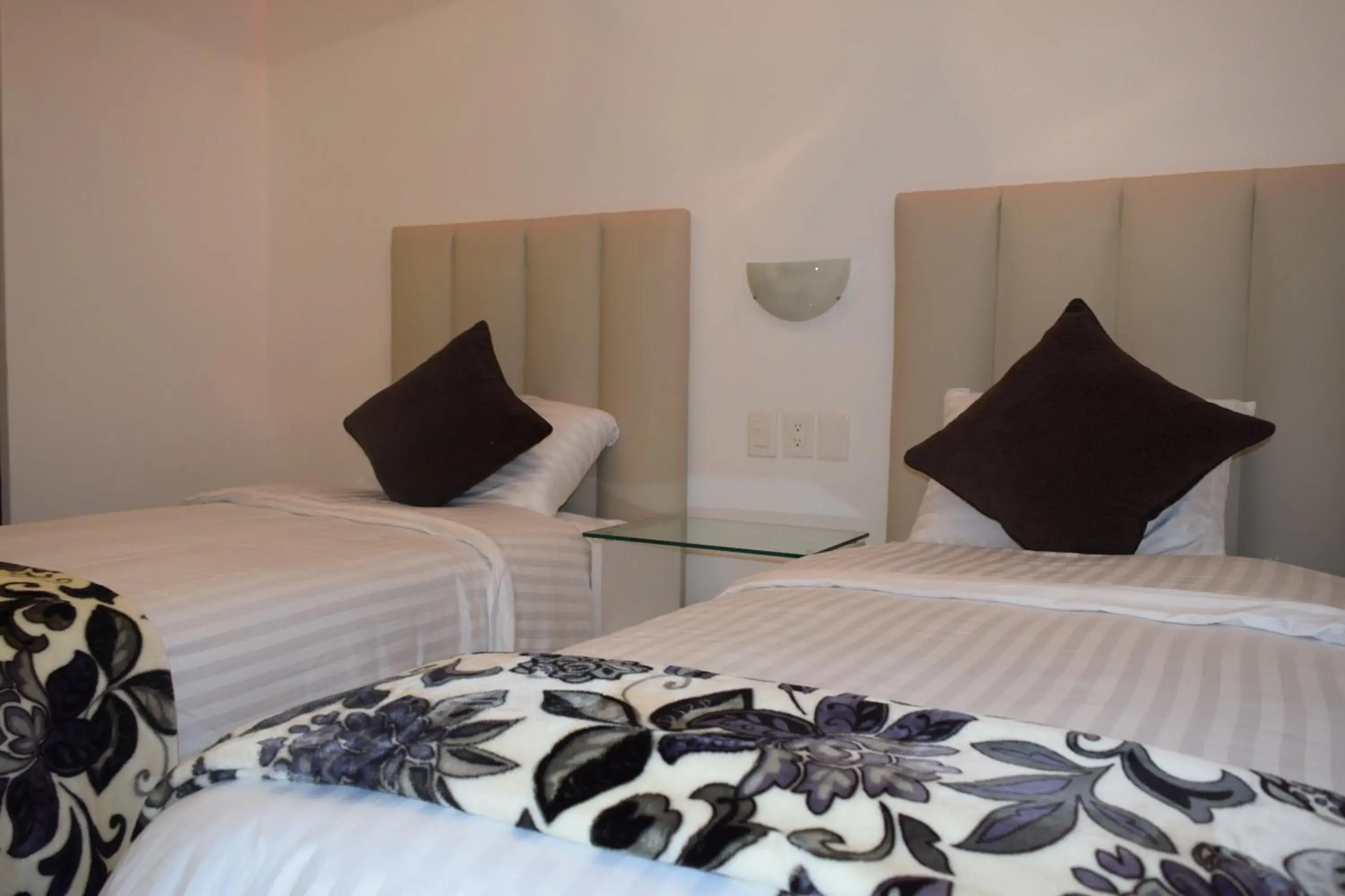 Economy Double or Twin Room in Hotel Condesa 185 Economy Double or Twin Room in Hotel Condesa 185