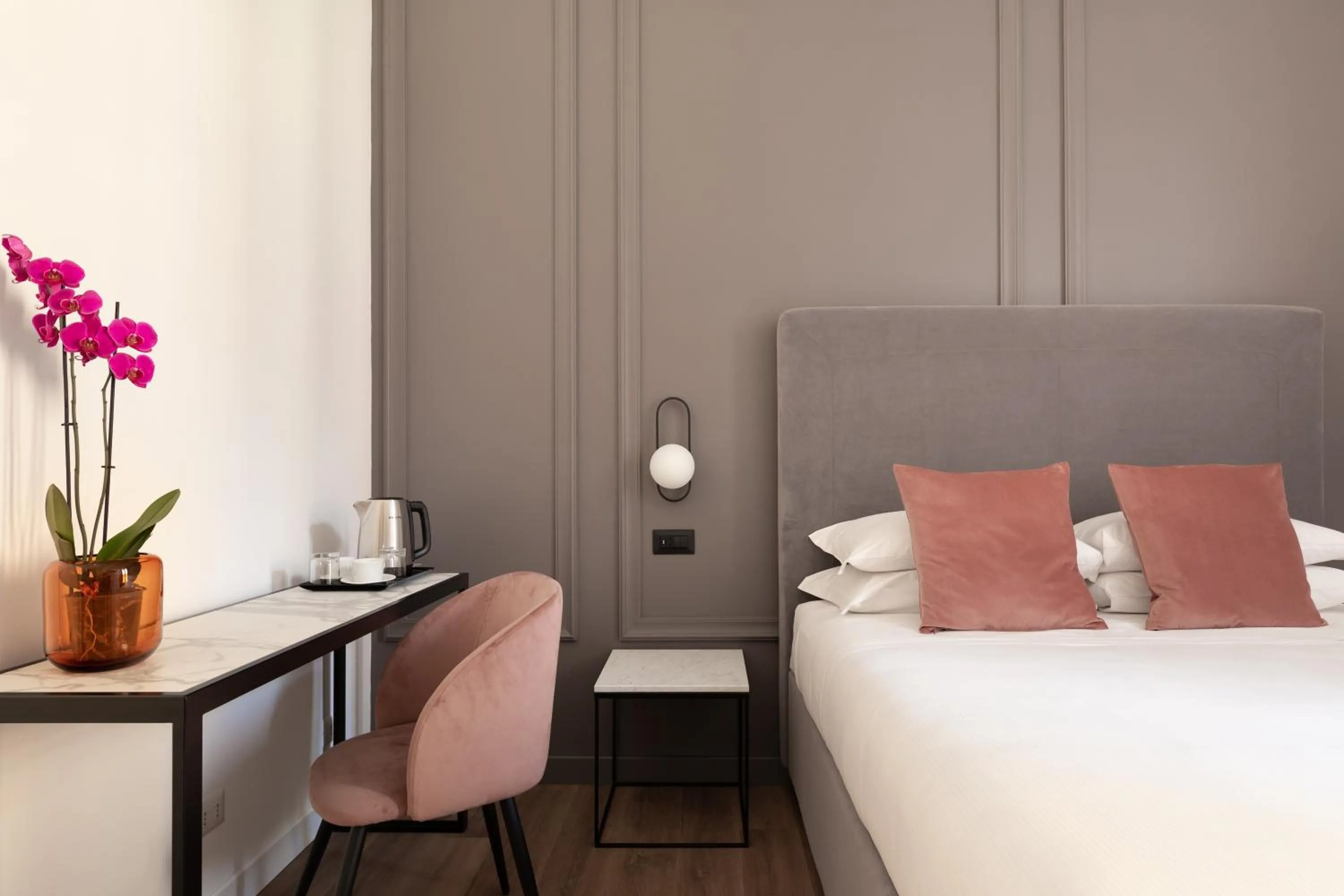 Bedroom, Bed in DA ME Suites