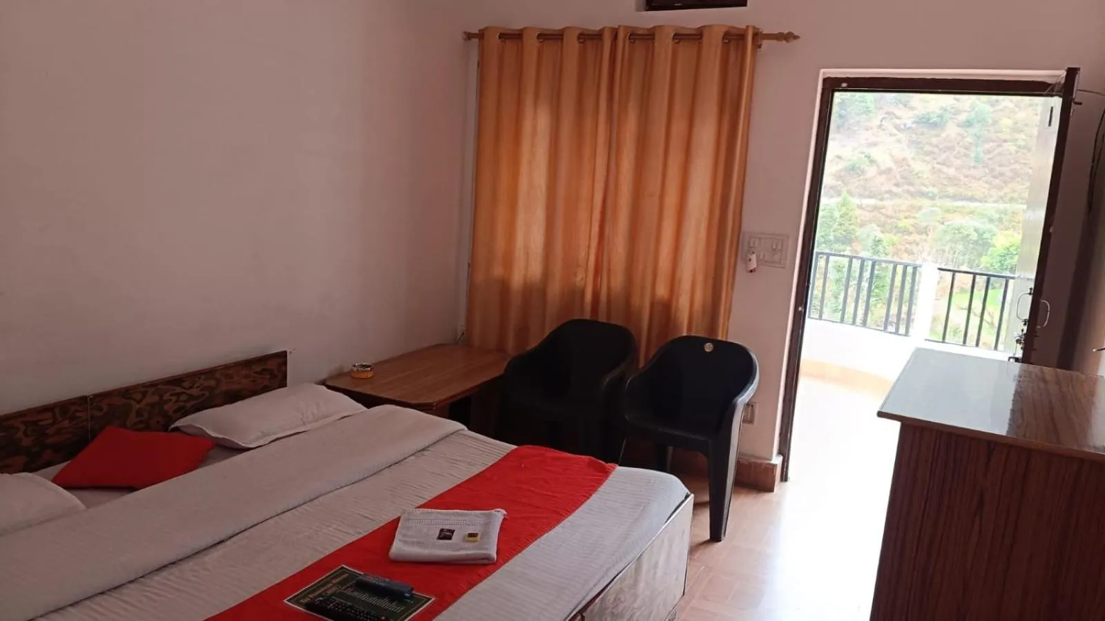 Bed in Hotel Taj Himalaya