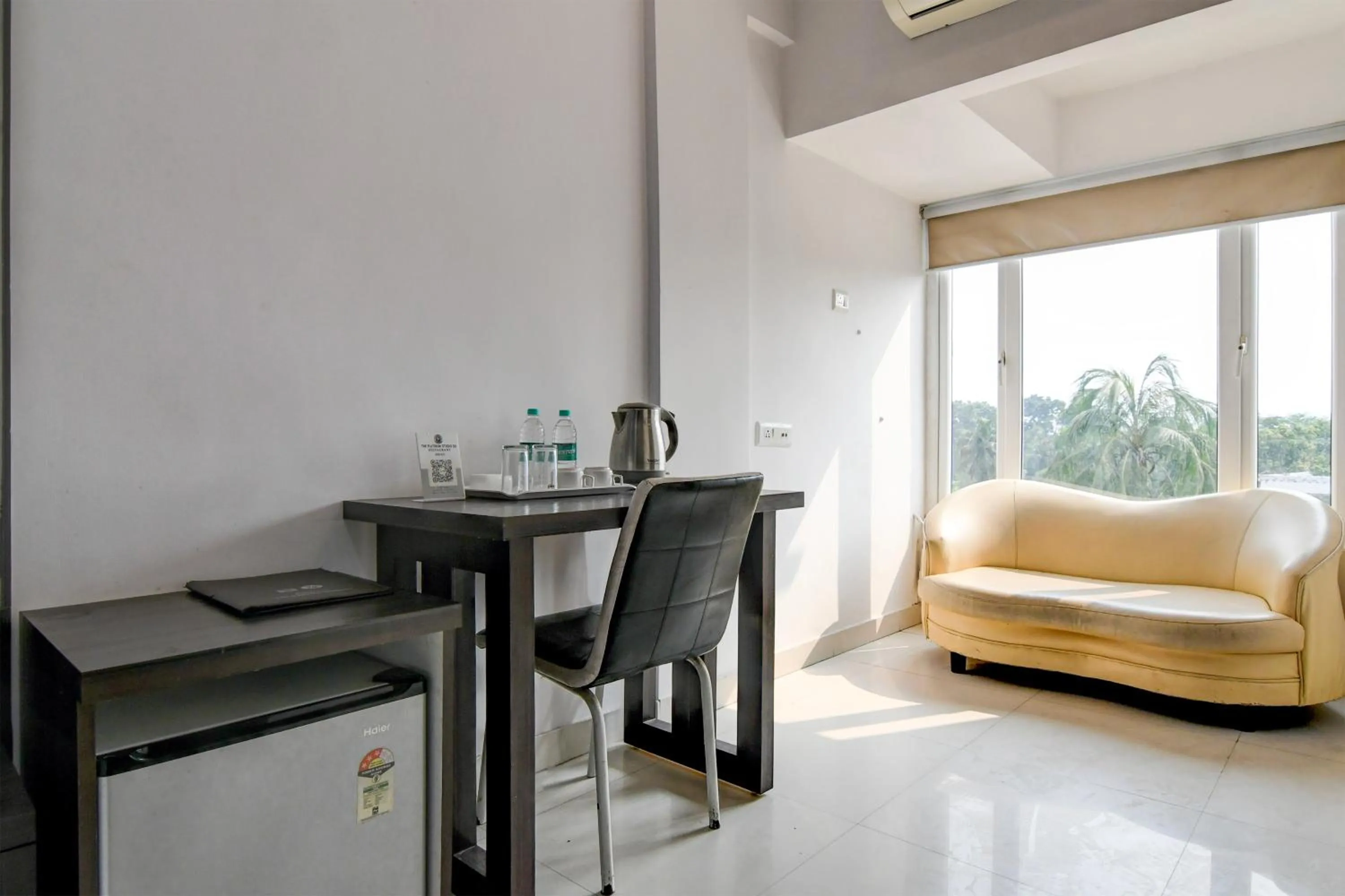 Seating area in FabHotel Prime Eco Park - New Town