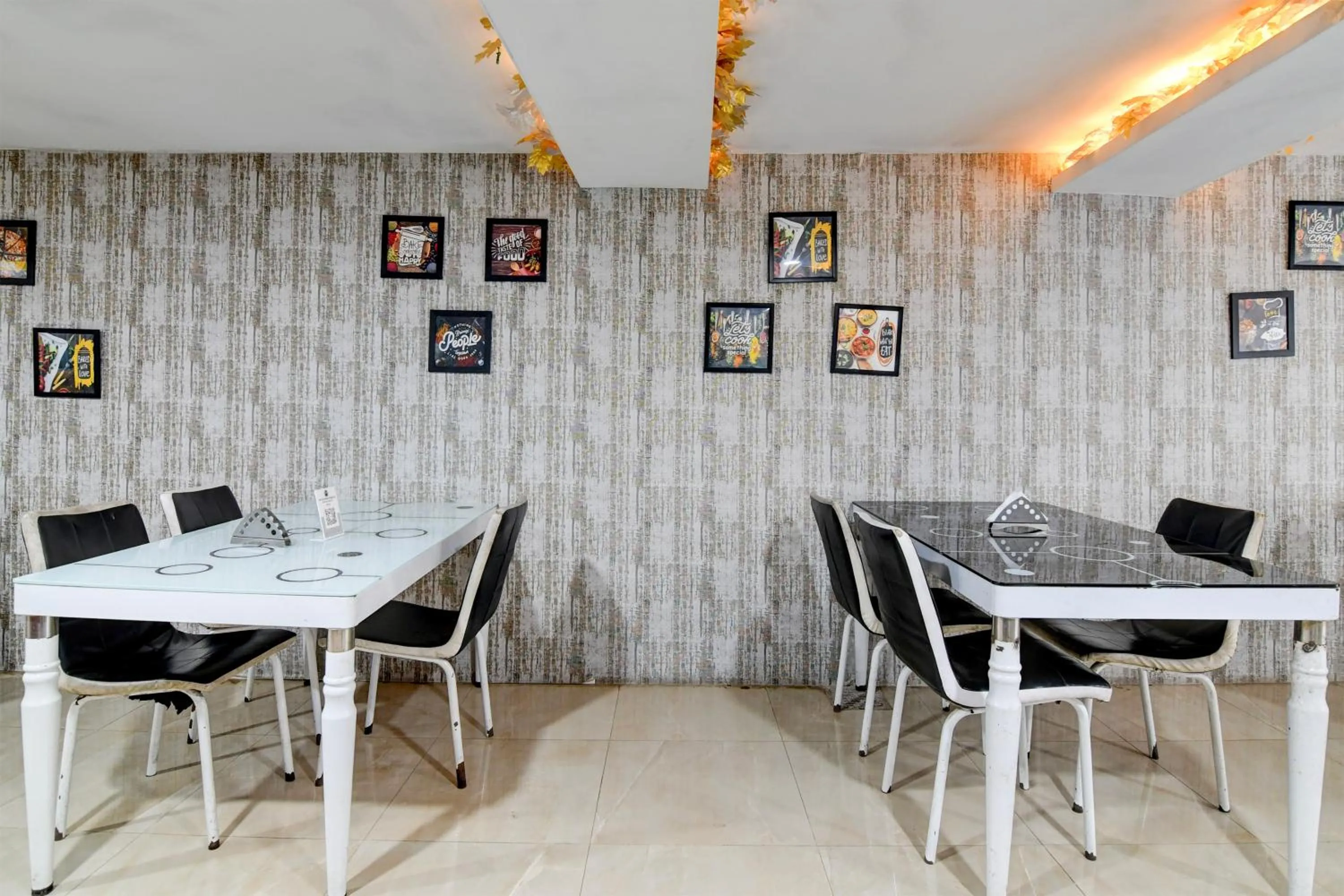 Restaurant/places to eat in FabHotel Prime Eco Park - New Town