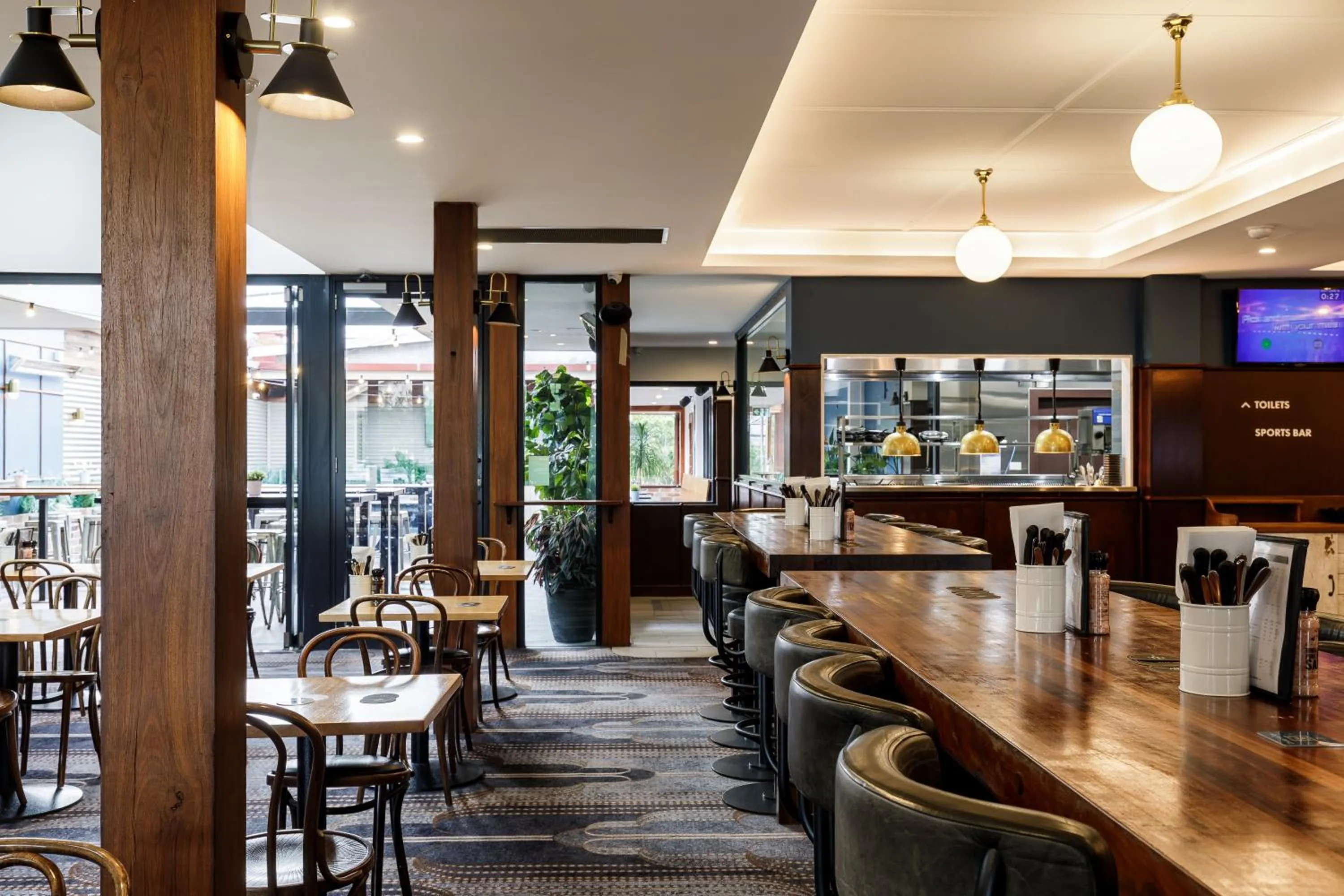Restaurant/places to eat in The Lakes Hotel, Rosebery
