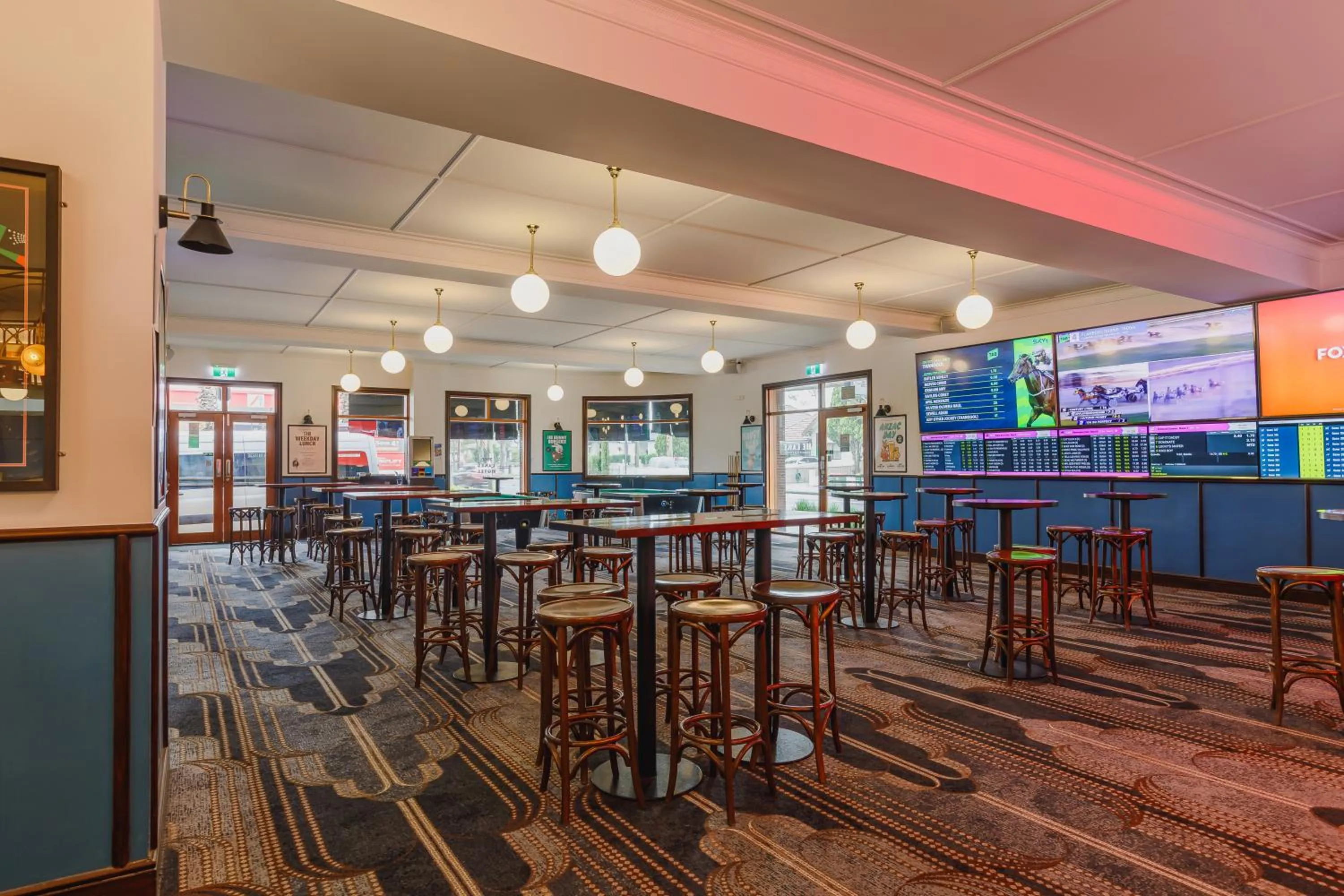 Lounge or bar in The Lakes Hotel, Rosebery