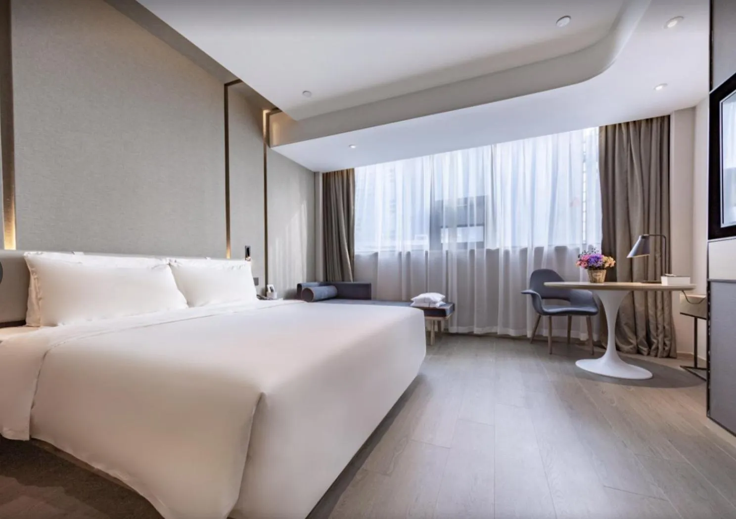 Bed in Atour S Hotel Qingdao May Fourth Square Badaguan