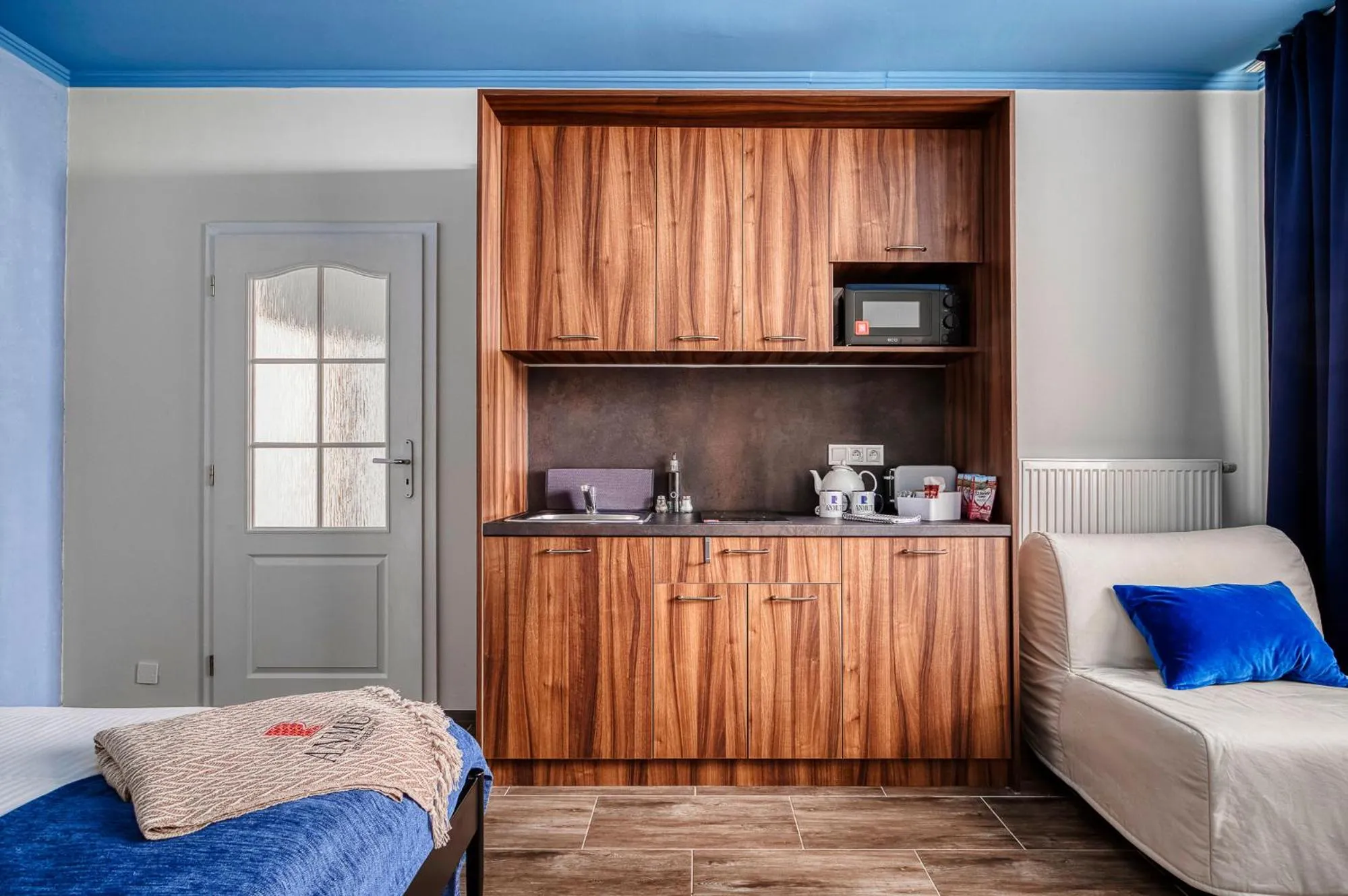 Kitchen or kitchenette, Bed in Anmut by Revelton