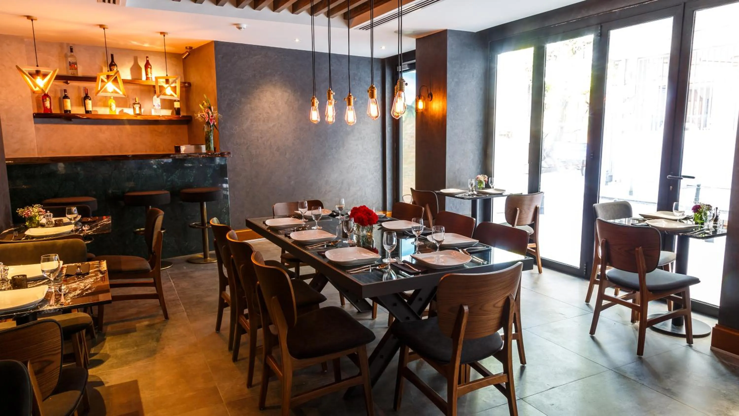 Restaurant/places to eat in Barbera Hotel