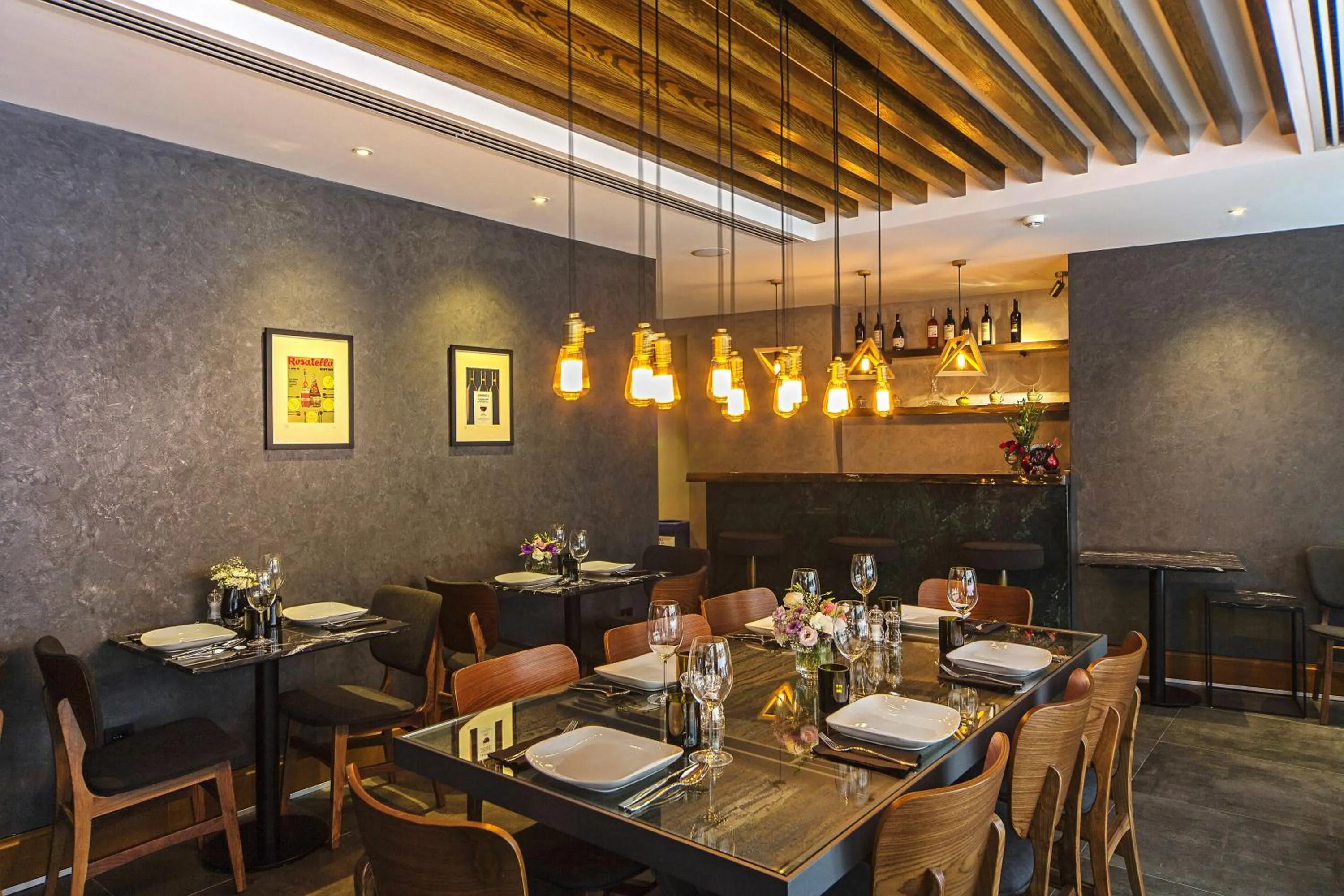 Restaurant/places to eat in Barbera Hotel