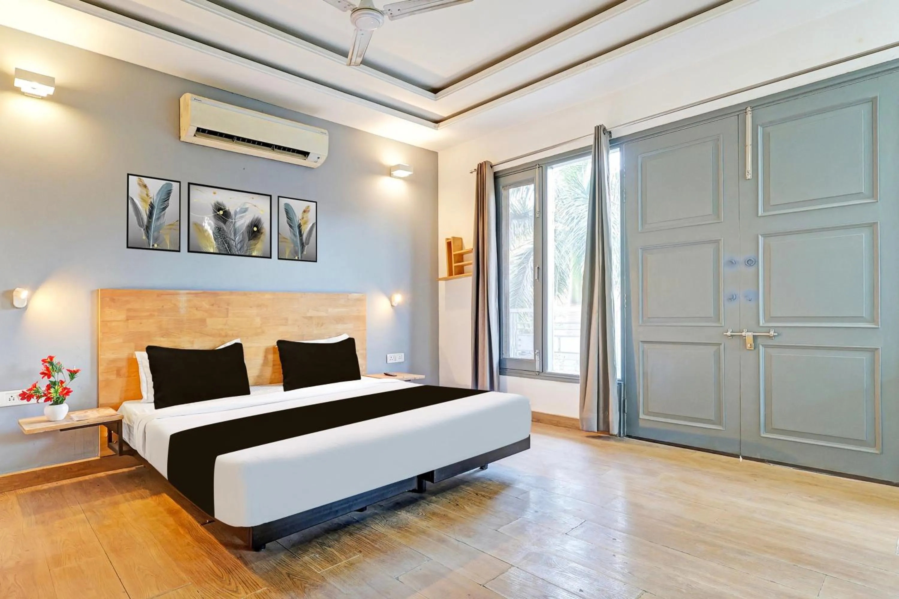 Bedroom, Bed in Super Townhouse Sector 49 Sohna Road