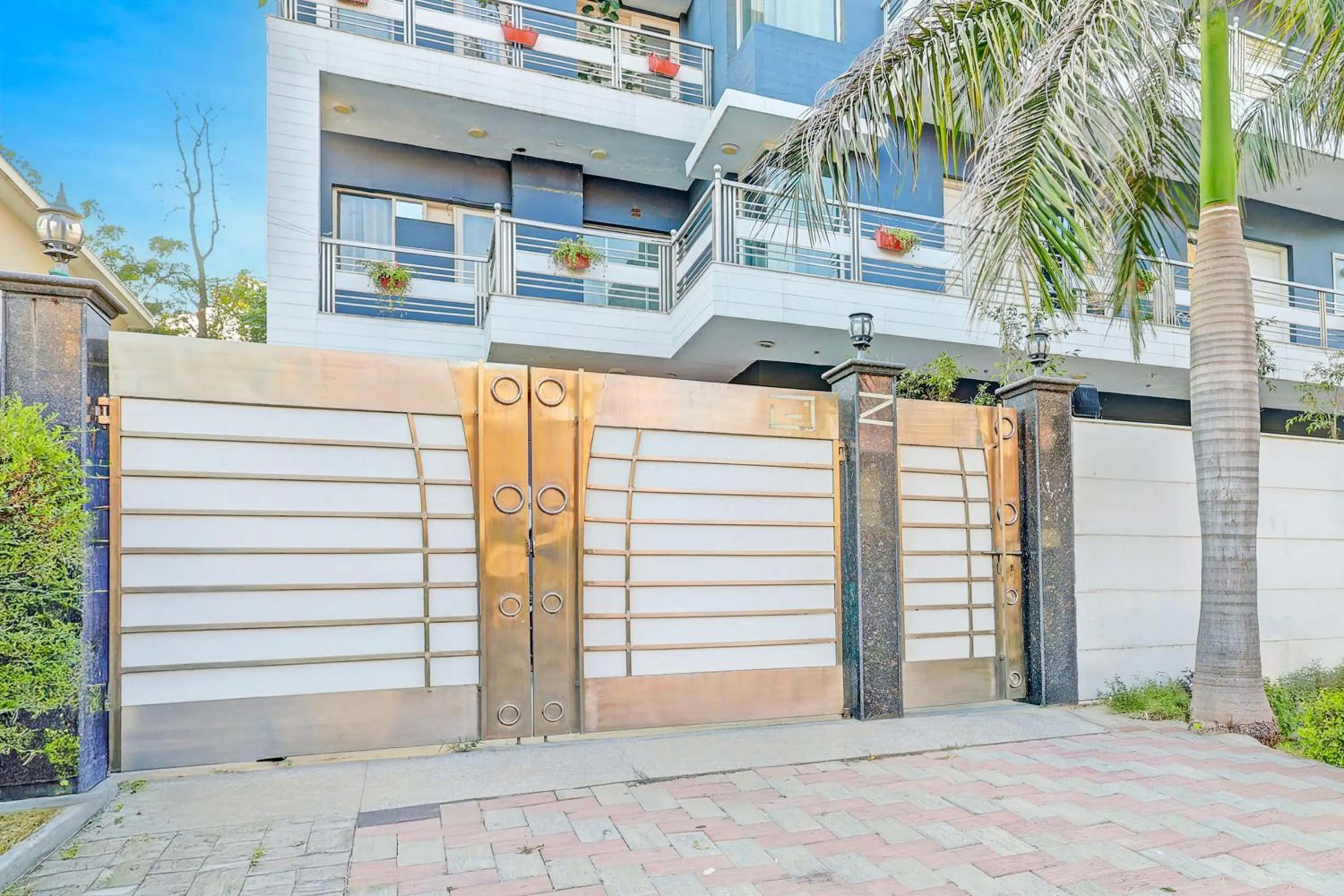 Facade/entrance in Super Townhouse Sector 49 Sohna Road