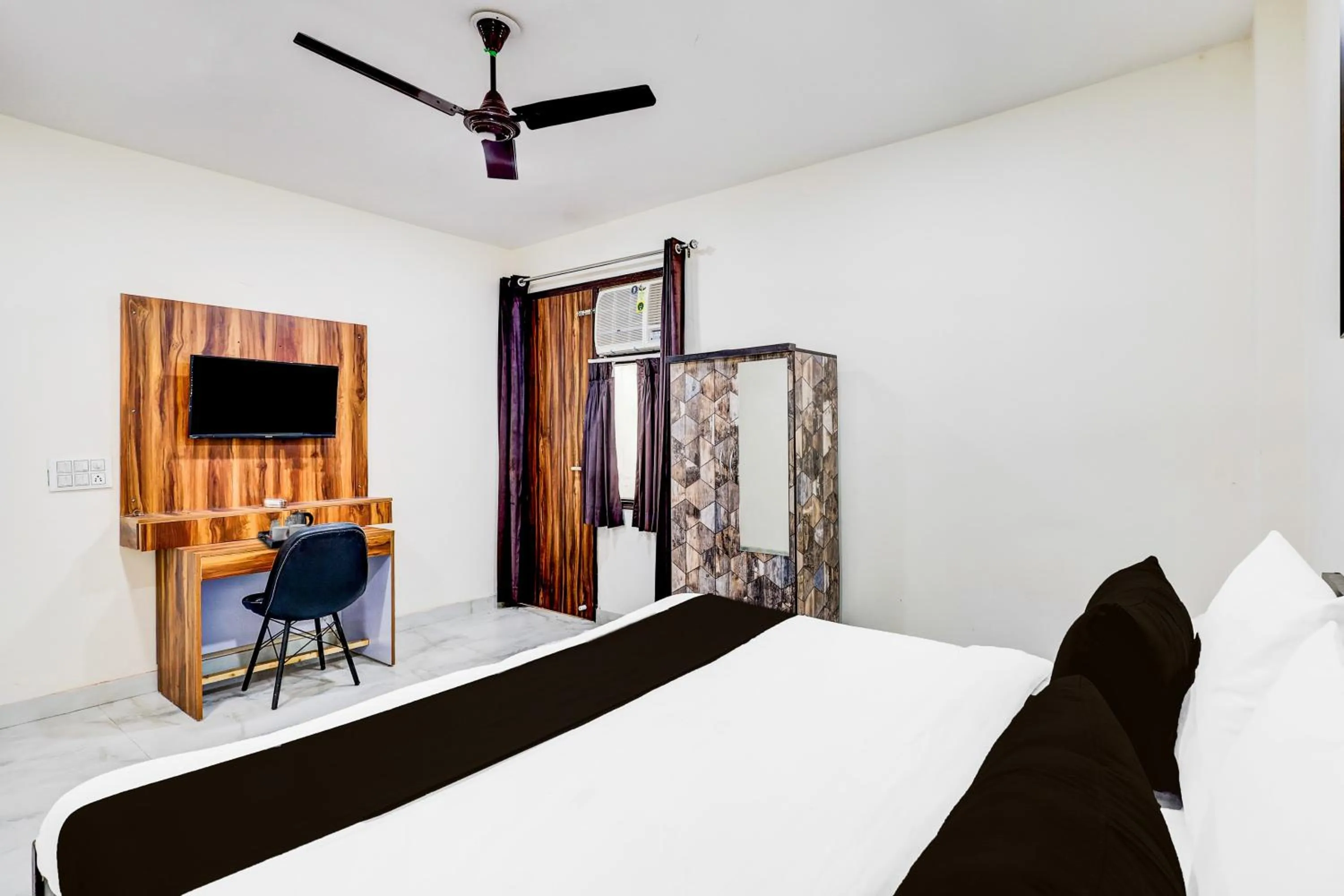 Bedroom, Bed in Super Hotel O Sector 25 Near Iskcon Temple Formerly Hotel Amazing House