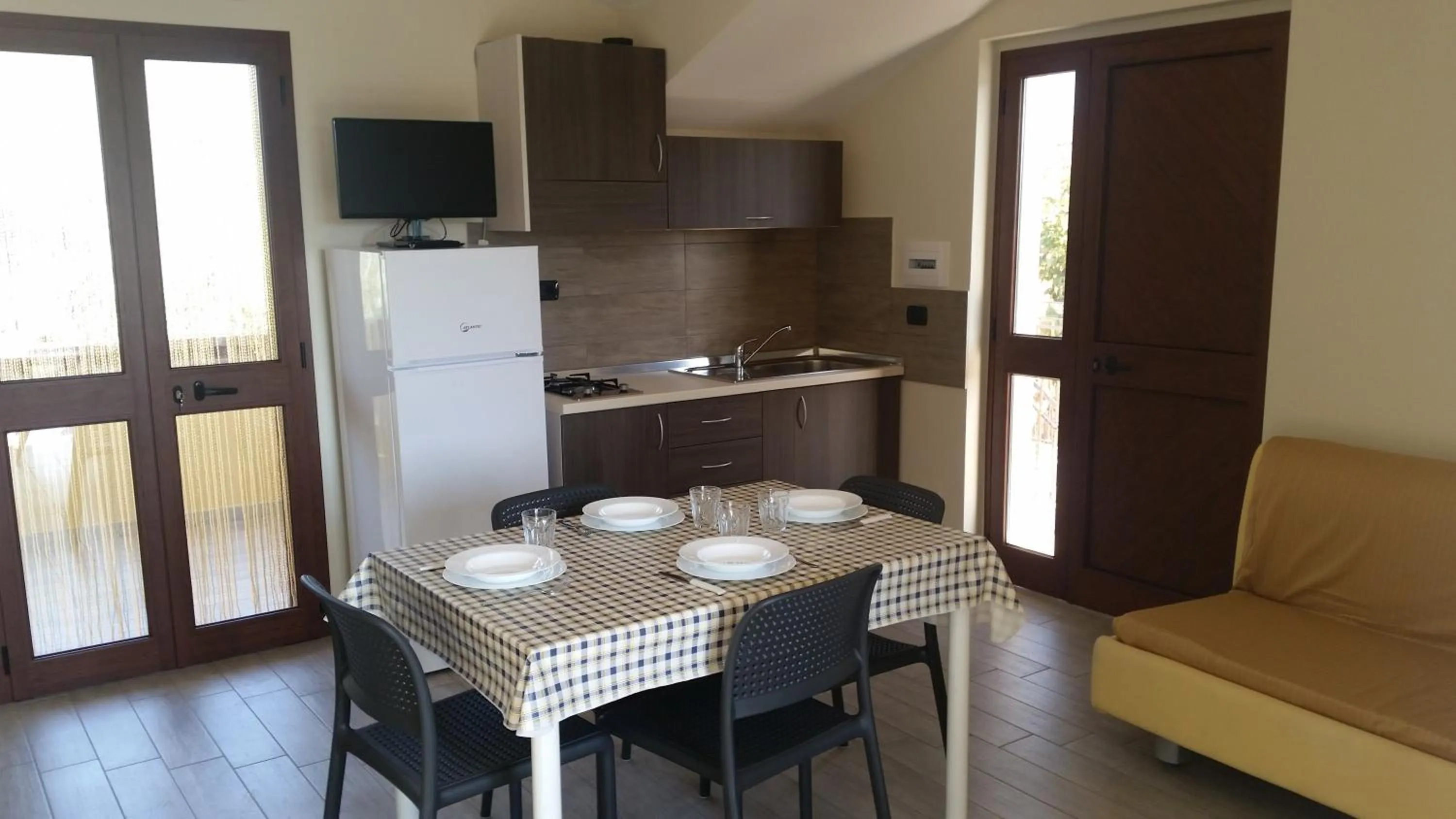 Kitchen or kitchenette in Green Park Residence