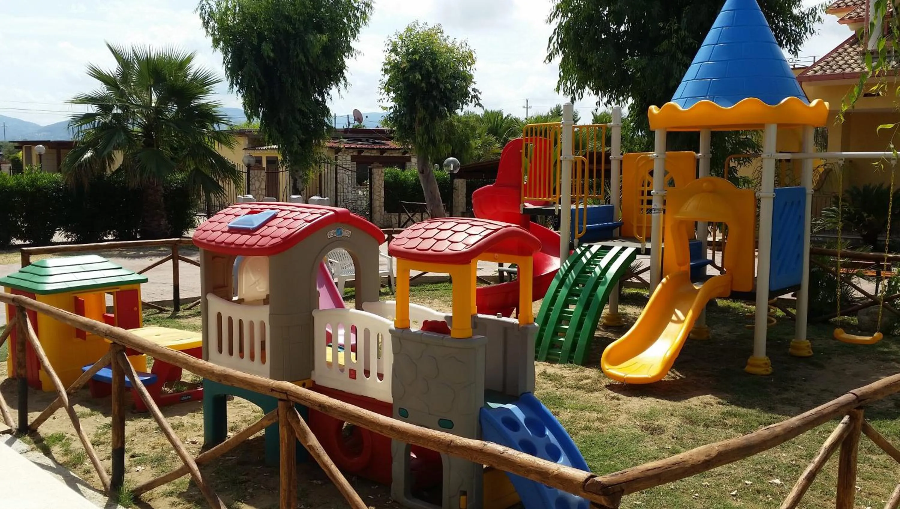 Children play ground in Green Park Residence