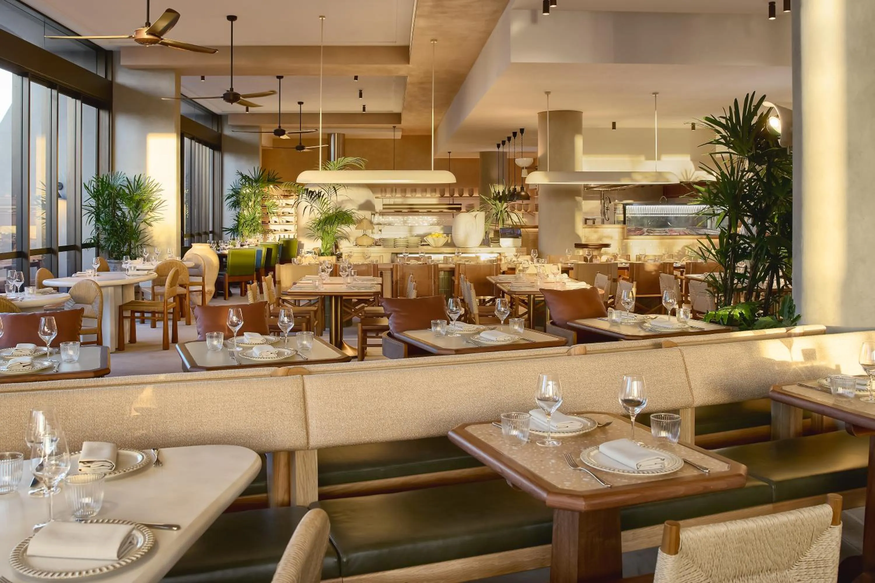 Restaurant/places to eat in Mondrian Gold Coast