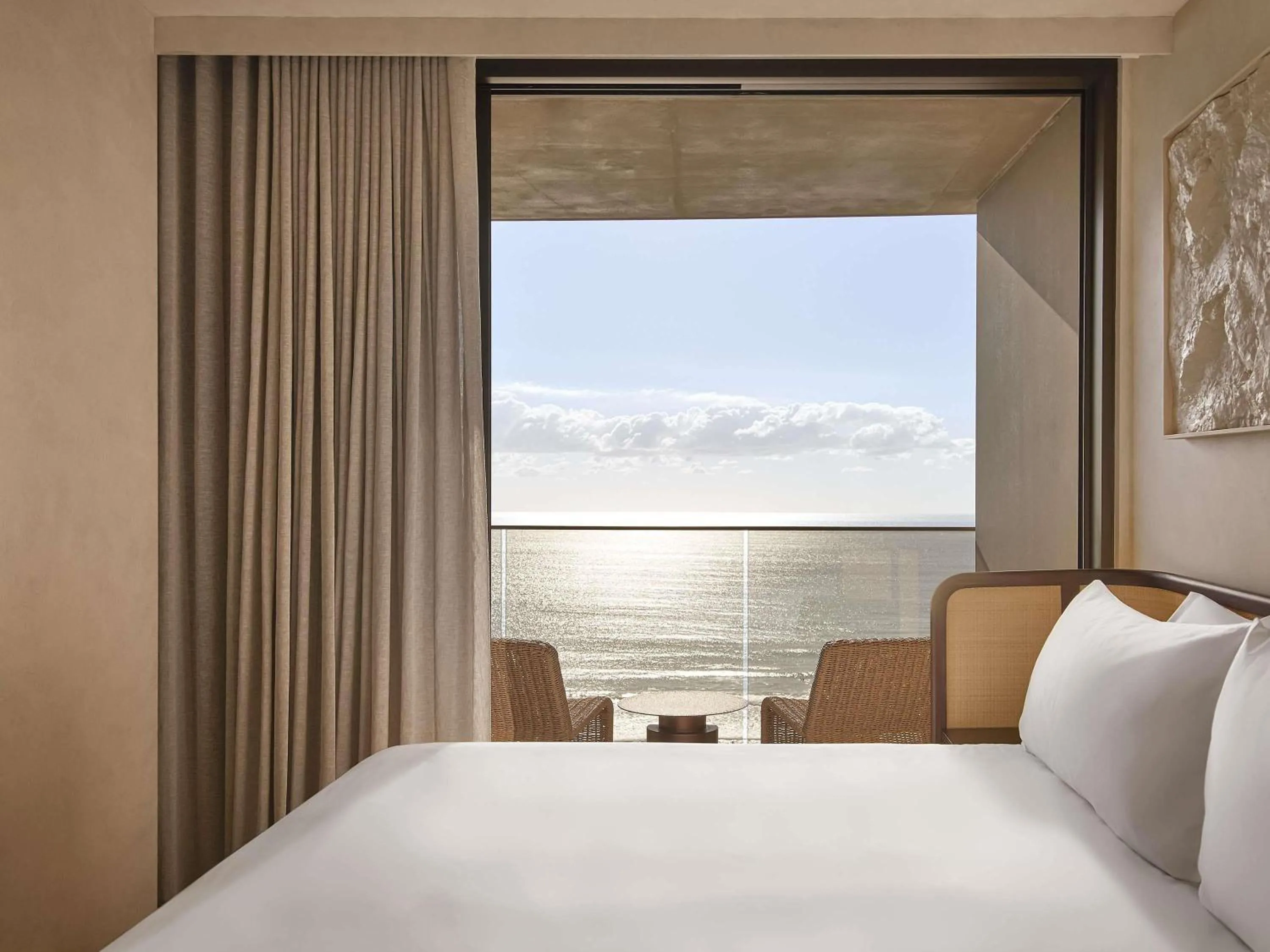 Bedroom, Bed in Mondrian Gold Coast