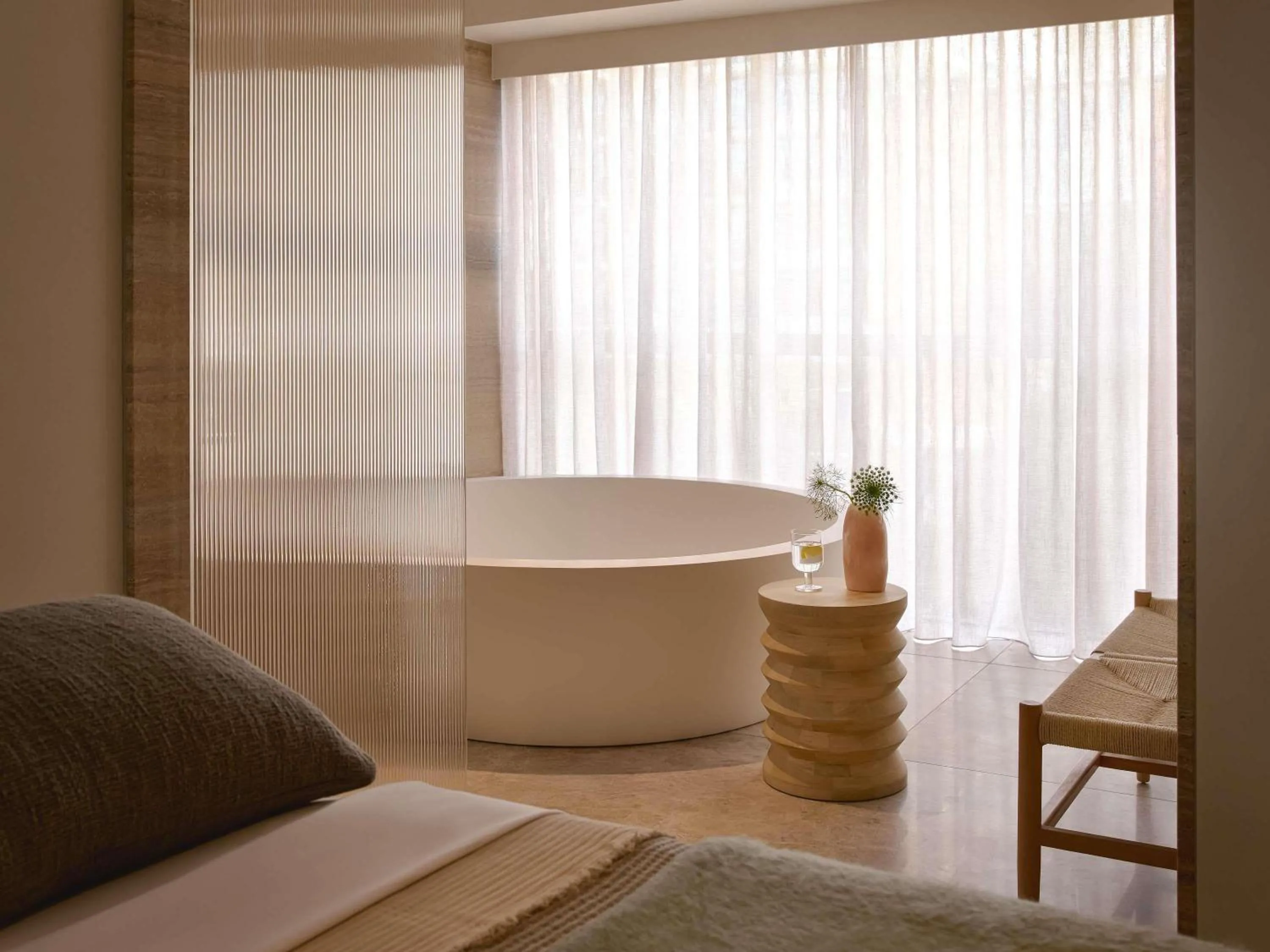 Property building, Bed in Mondrian Gold Coast