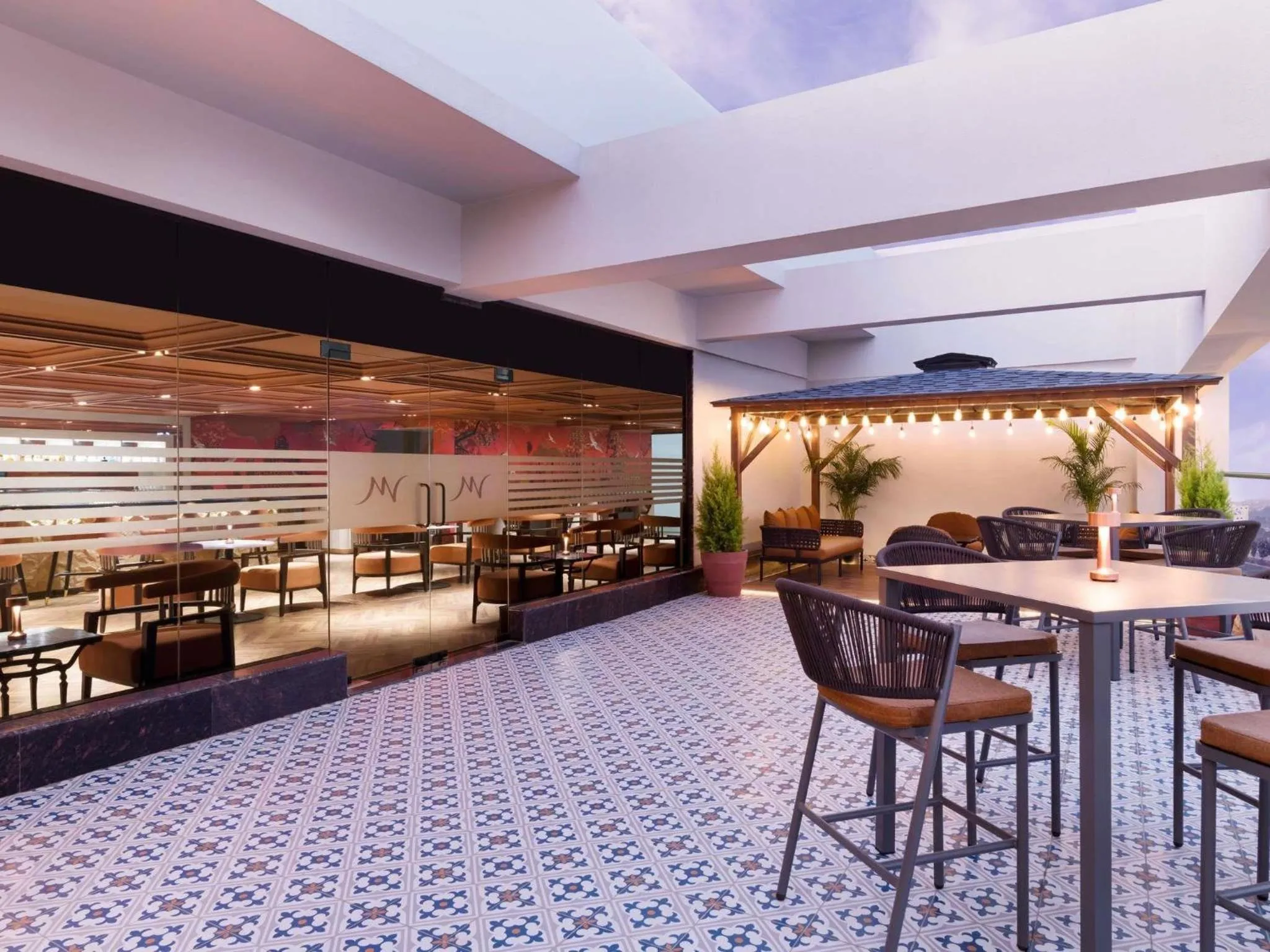 Restaurant/places to eat in Mercure Lucknow Gomti Nagar