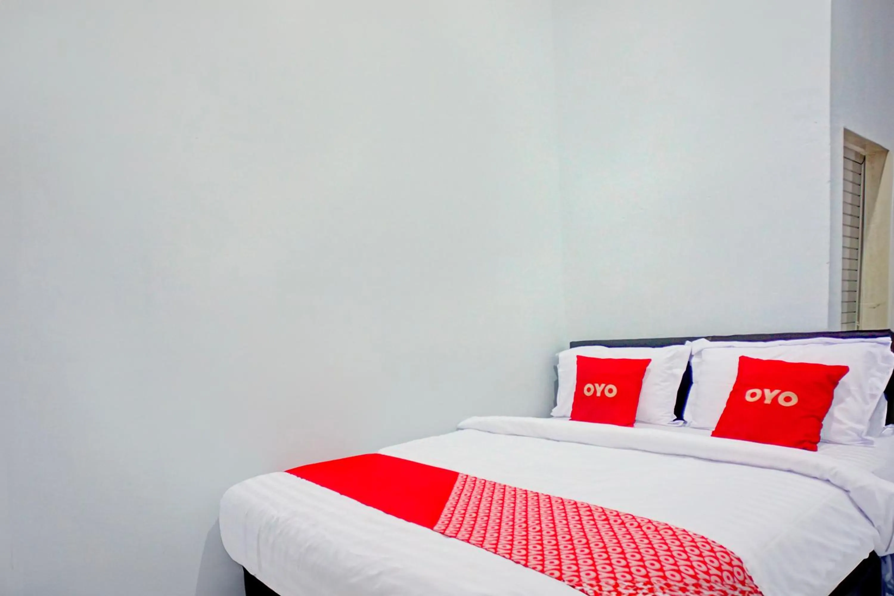 Bed in Hotel O Krakatau Near Universitas Muhammadiya Sumatra Utara ( UMSU )